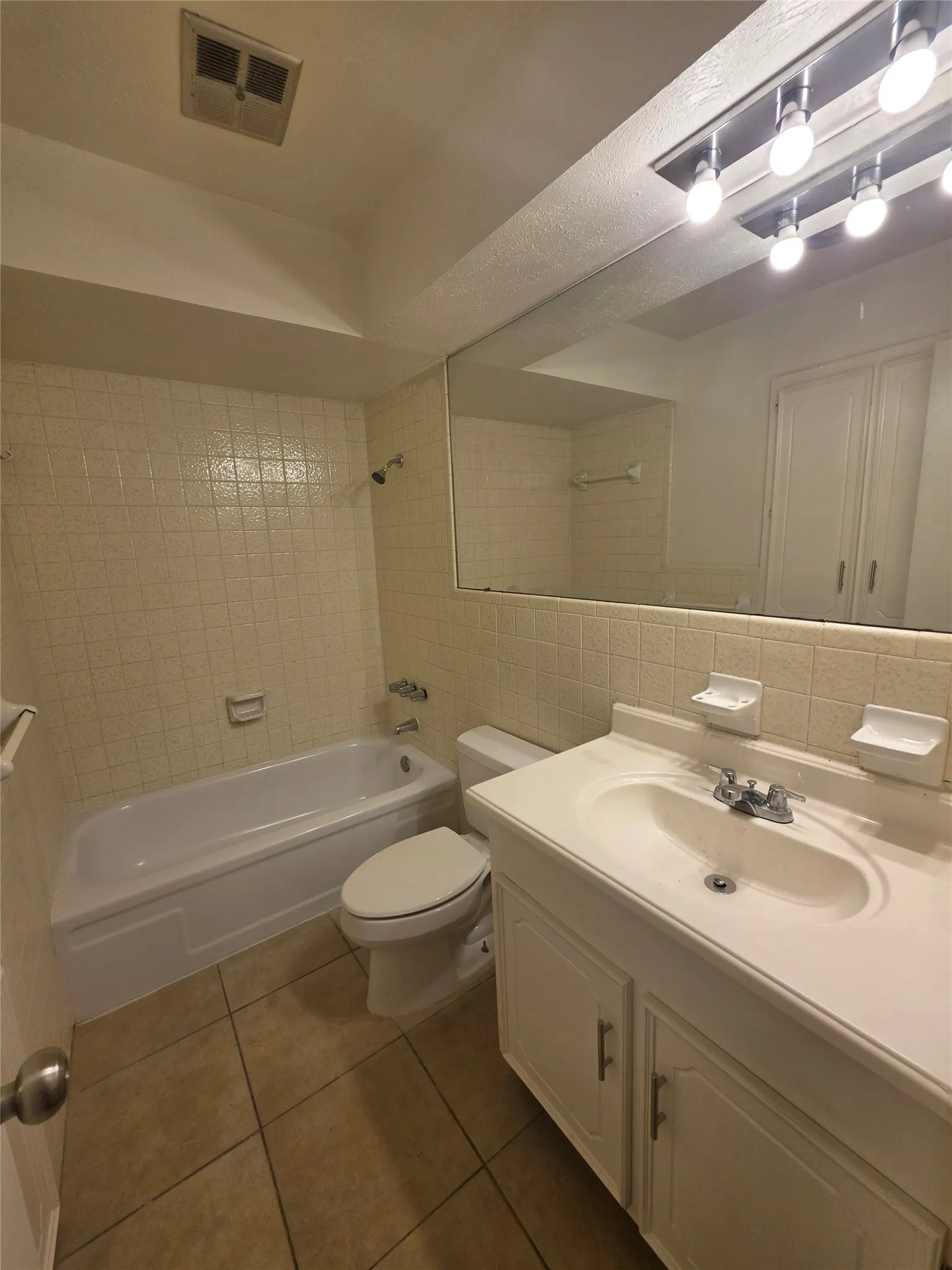 Single Family Residence For Rent in Dallas County , 2604 Candleberry Drive, Mesquite, Texas 75149, 3 Bedroom, 2 Bathroom, 2 Garage spaces, 1,348 Sqft, built in 1967, mls#21347314, Real Estate Agent in Mesquite, Homes For Rent in Dallas county, Homes For Rent in Mesquite, Realtor in Mesquite Texas, Real Estate Brokerage Independent Realty Texas, Luminita Cordes Realtor