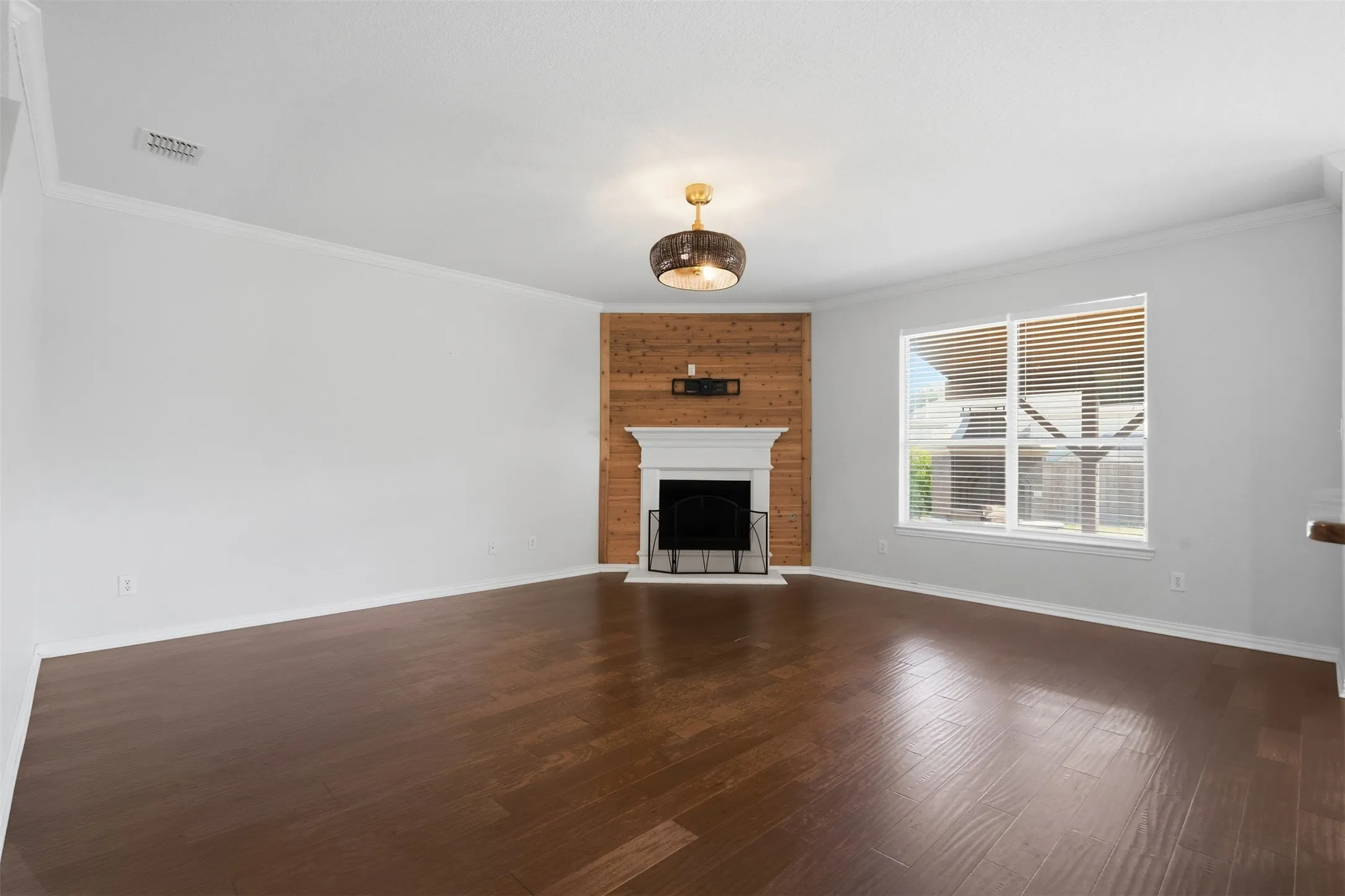 Single Family Residence For Rent in Collin County , 404 Tarpan Trail, Celina, Texas 75009, 5 Bedroom, 4 Bathroom, 2 Garage spaces, 2,852 Sqft, built in 2005, mls#21343653, Real Estate Agent in Celina, Homes For Rent in Collin county, Homes For Rent in Celina, Realtor in Celina Texas, Real Estate Brokerage Independent Realty Texas, Luminita Cordes Realtor
