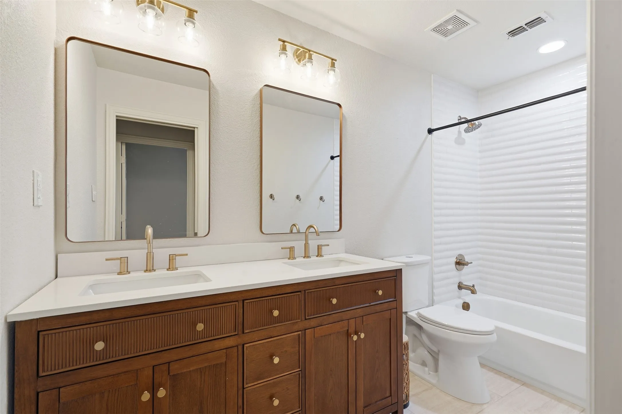 Single Family Residence For Rent in Collin County , 404 Tarpan Trail, Celina, Texas 75009, 5 Bedroom, 4 Bathroom, 2 Garage spaces, 2,852 Sqft, built in 2005, mls#21343653, Real Estate Agent in Celina, Homes For Rent in Collin county, Homes For Rent in Celina, Realtor in Celina Texas, Real Estate Brokerage Independent Realty Texas, Luminita Cordes Realtor