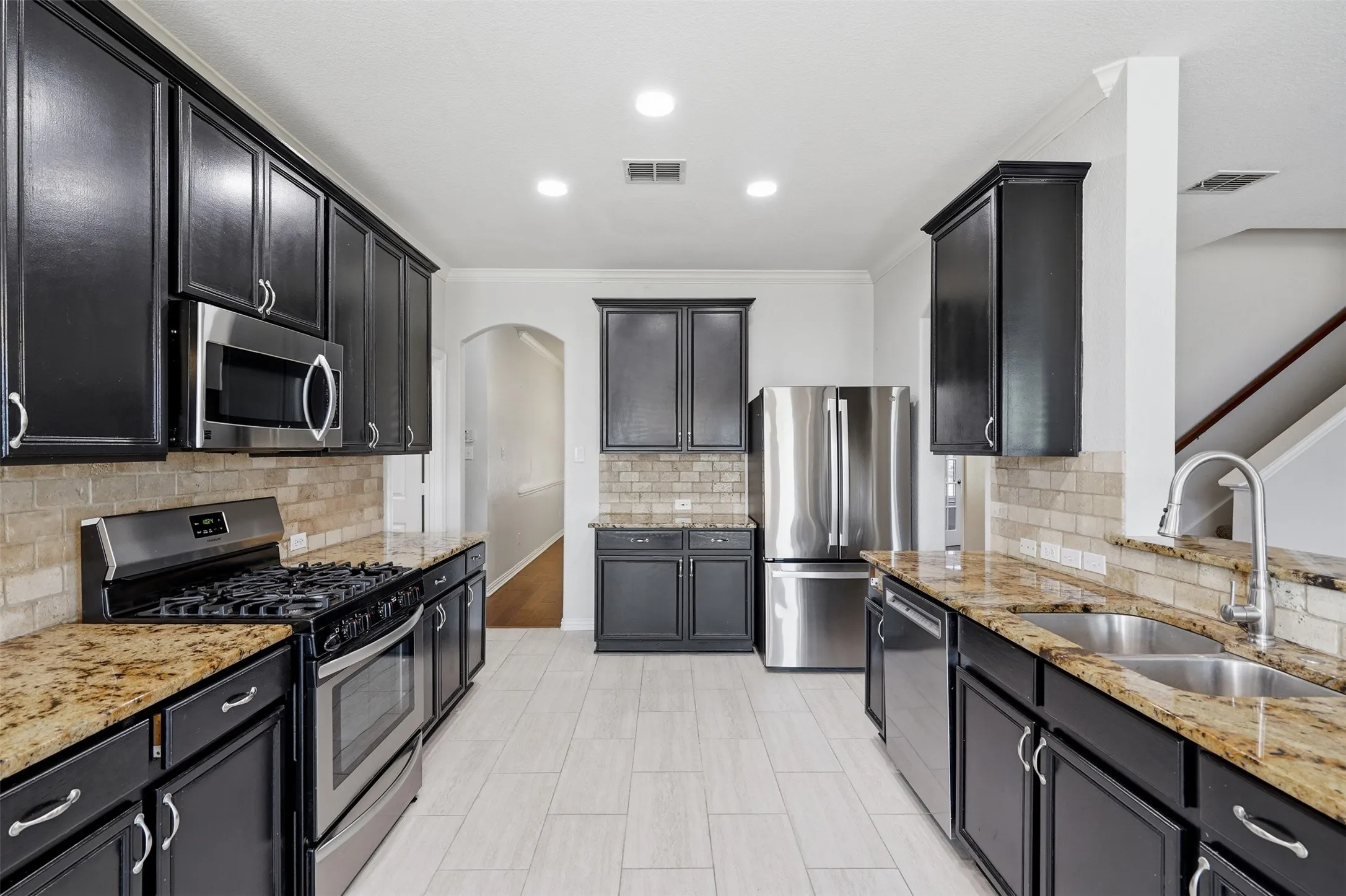 Single Family Residence For Rent in Collin County , 404 Tarpan Trail, Celina, Texas 75009, 5 Bedroom, 4 Bathroom, 2 Garage spaces, 2,852 Sqft, built in 2005, mls#21343653, Real Estate Agent in Celina, Homes For Rent in Collin county, Homes For Rent in Celina, Realtor in Celina Texas, Real Estate Brokerage Independent Realty Texas, Luminita Cordes Realtor