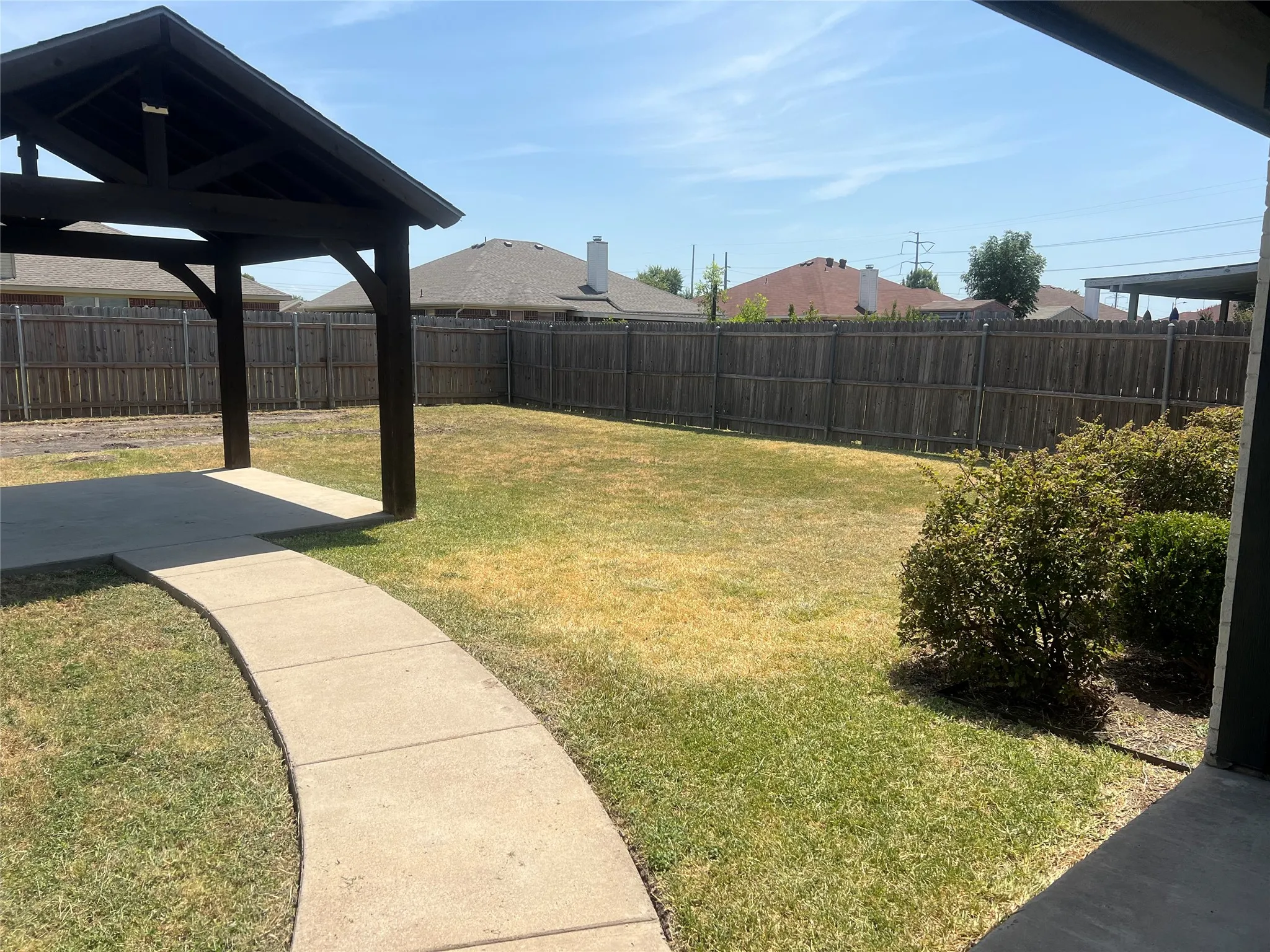 Single Family Residence For Rent in Tarrant County , 1516 Powder Horn Lane, Arlington, Texas 76018, 3 Bedroom, 2 Bathroom, 2 Garage spaces, 1,600 Sqft, built in 2002, mls#21345741, Real Estate Agent in Arlington, Homes For Rent in Tarrant county, Homes For Rent in Arlington, Realtor in Arlington Texas, Real Estate Brokerage Independent Realty Texas, Luminita Cordes Realtor
