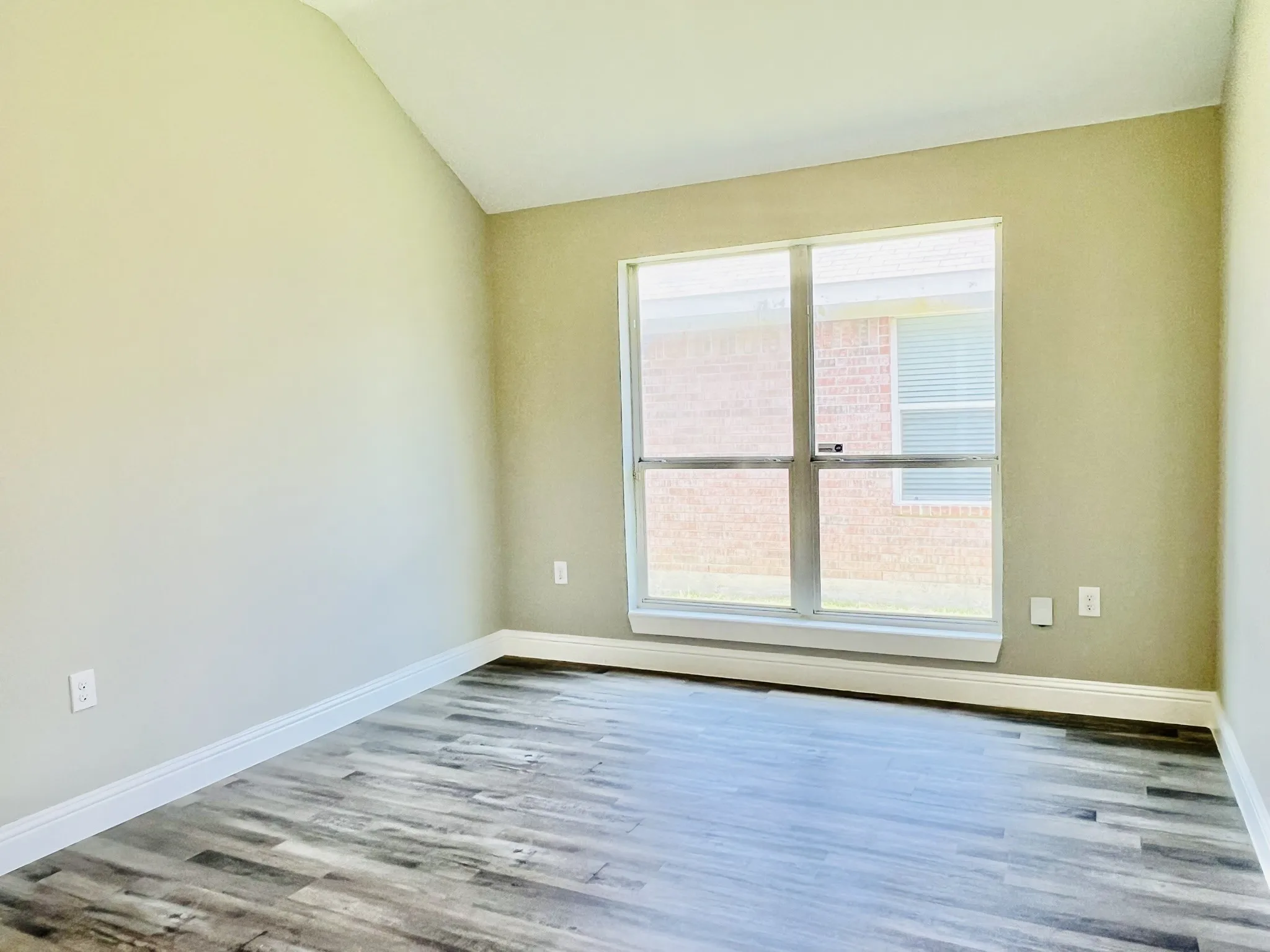 Single Family Residence For Rent in Tarrant County , 1516 Powder Horn Lane, Arlington, Texas 76018, 3 Bedroom, 2 Bathroom, 2 Garage spaces, 1,600 Sqft, built in 2002, mls#21345741, Real Estate Agent in Arlington, Homes For Rent in Tarrant county, Homes For Rent in Arlington, Realtor in Arlington Texas, Real Estate Brokerage Independent Realty Texas, Luminita Cordes Realtor