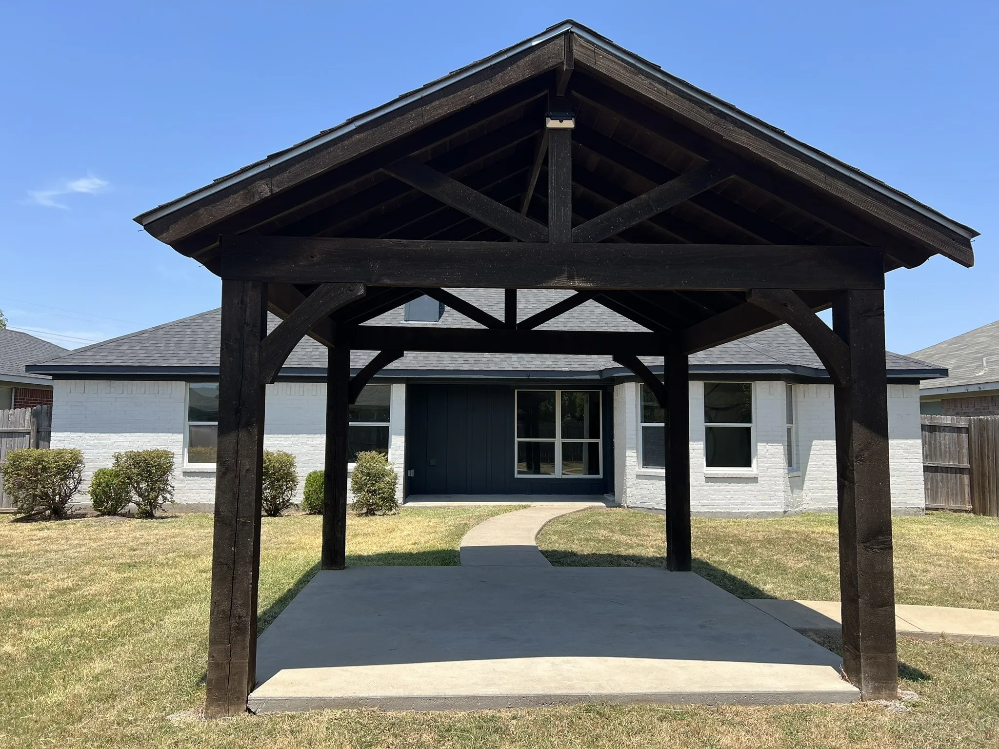 Single Family Residence For Rent in Tarrant County , 1516 Powder Horn Lane, Arlington, Texas 76018, 3 Bedroom, 2 Bathroom, 2 Garage spaces, 1,600 Sqft, built in 2002, mls#21345741, Real Estate Agent in Arlington, Homes For Rent in Tarrant county, Homes For Rent in Arlington, Realtor in Arlington Texas, Real Estate Brokerage Independent Realty Texas, Luminita Cordes Realtor