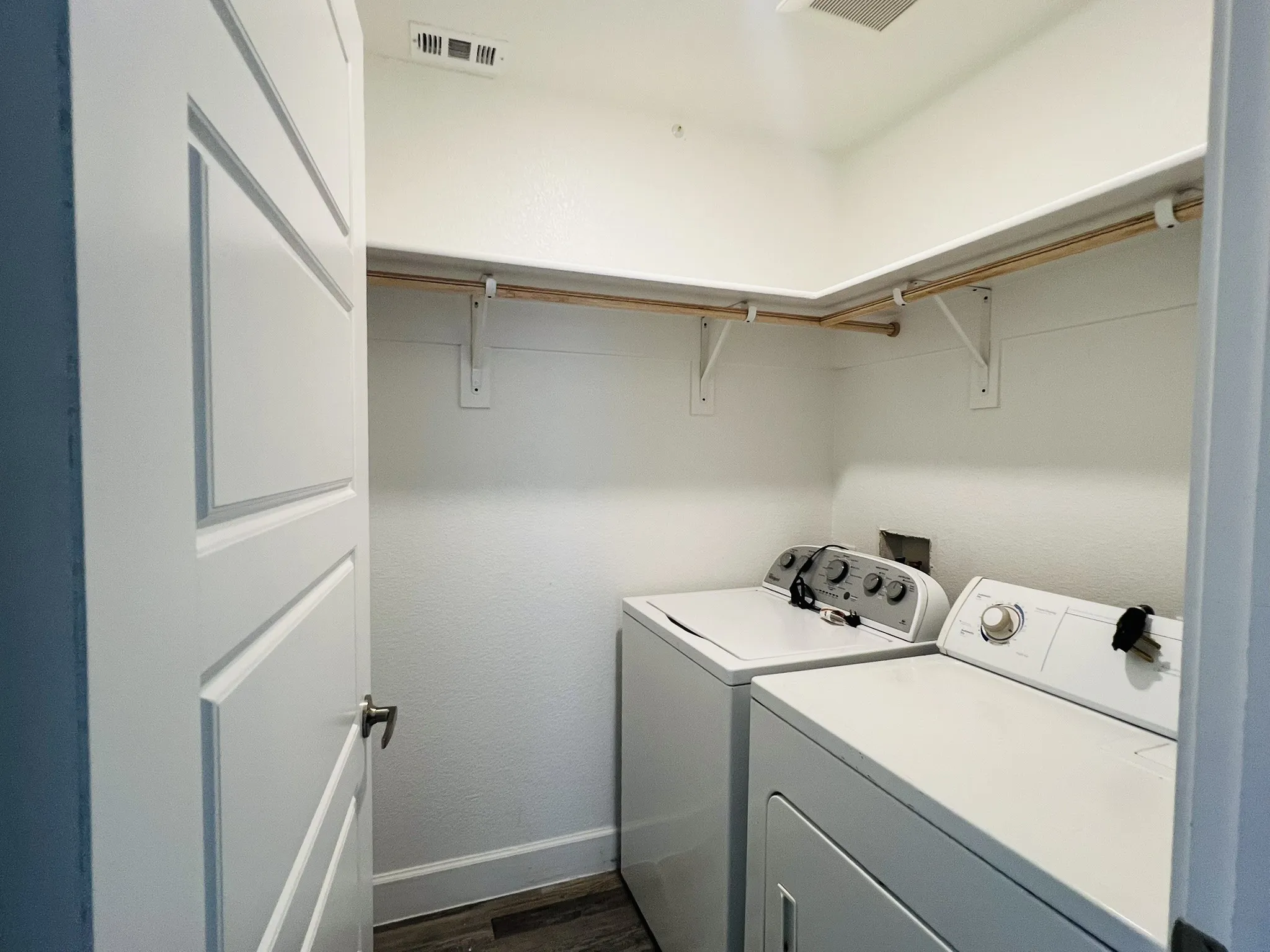 Single Family Residence For Rent in Tarrant County , 1516 Powder Horn Lane, Arlington, Texas 76018, 3 Bedroom, 2 Bathroom, 2 Garage spaces, 1,600 Sqft, built in 2002, mls#21345741, Real Estate Agent in Arlington, Homes For Rent in Tarrant county, Homes For Rent in Arlington, Realtor in Arlington Texas, Real Estate Brokerage Independent Realty Texas, Luminita Cordes Realtor