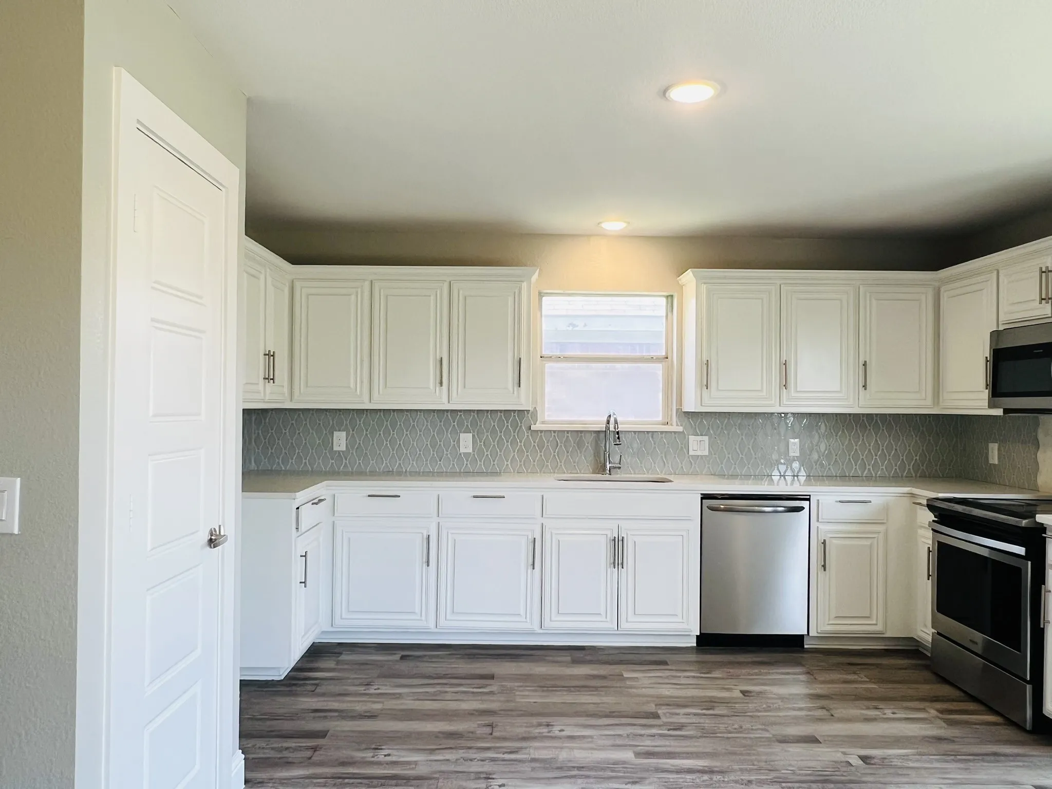 Single Family Residence For Rent in Tarrant County , 1516 Powder Horn Lane, Arlington, Texas 76018, 3 Bedroom, 2 Bathroom, 2 Garage spaces, 1,600 Sqft, built in 2002, mls#21345741, Real Estate Agent in Arlington, Homes For Rent in Tarrant county, Homes For Rent in Arlington, Realtor in Arlington Texas, Real Estate Brokerage Independent Realty Texas, Luminita Cordes Realtor