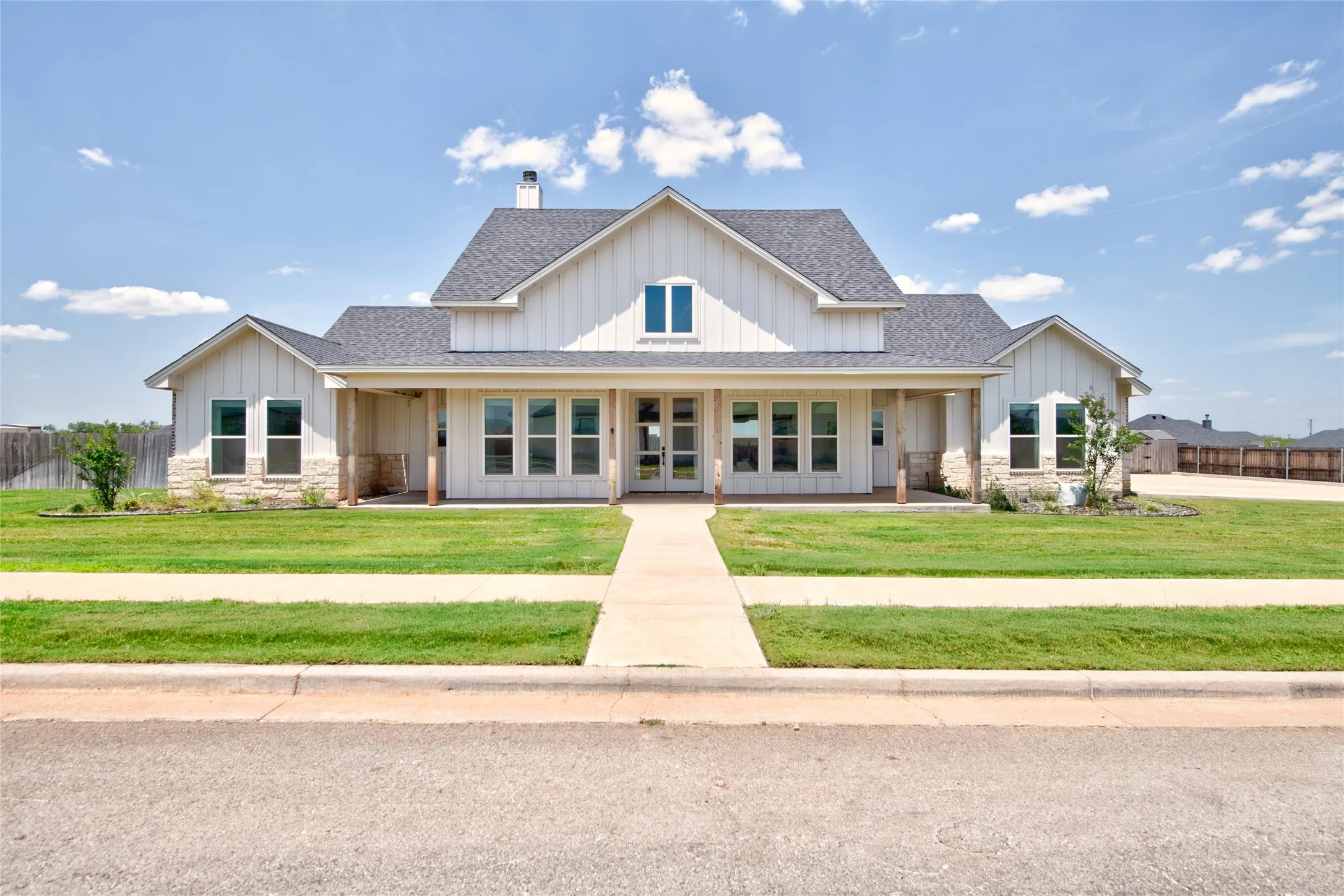Single Family Residence For Sale in Taylor County , 120 Long Ranger Road, Abilene, Texas 79602, 4 Bedroom, 3 Bathroom, 2 Garage spaces, 2,336 Sqft, built in 2022, mls#21338744, Real Estate Agent in Abilene, Homes For Sale in Taylor county, Homes For Sale in Abilene, Realtor in Abilene Texas, Real Estate Brokerage Independent Realty Texas, Luminita Cordes Realtor