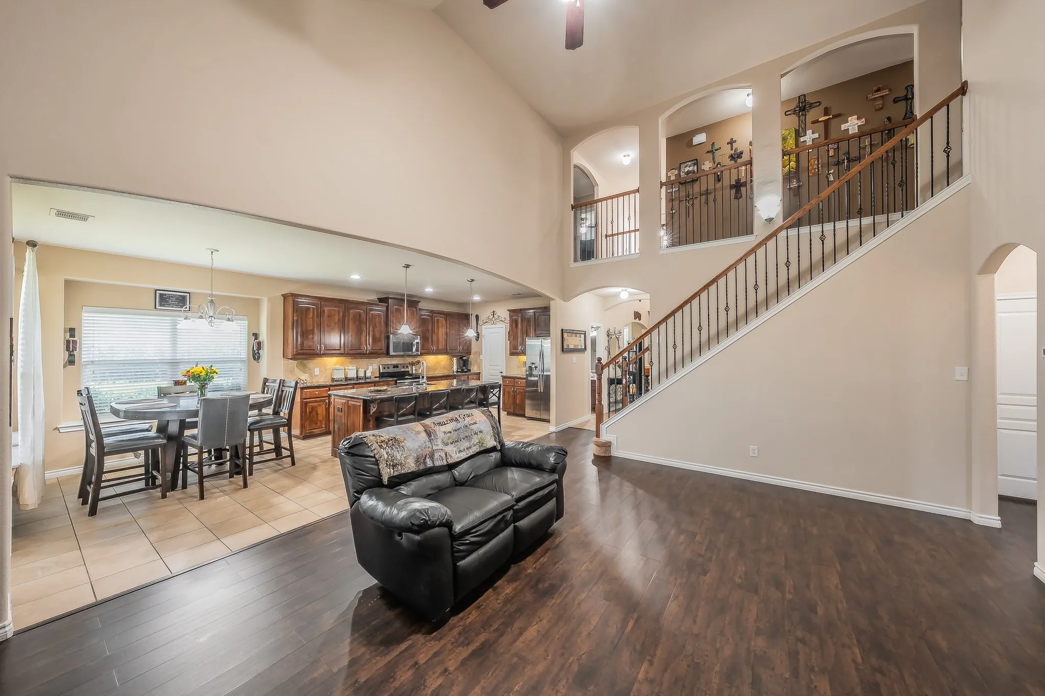 Single Family Residence For Sale in Tarrant County , 309 Garden Path Lane, Mansfield, Texas 76063, 5 Bedroom, 4 Bathroom, 2 Garage spaces, 3,321 Sqft, built in 2012, mls#21346492, Real Estate Agent in Mansfield, Homes For Sale in Tarrant county, Homes For Sale in Mansfield, Realtor in Mansfield Texas, Real Estate Brokerage Independent Realty Texas, Luminita Cordes Realtor