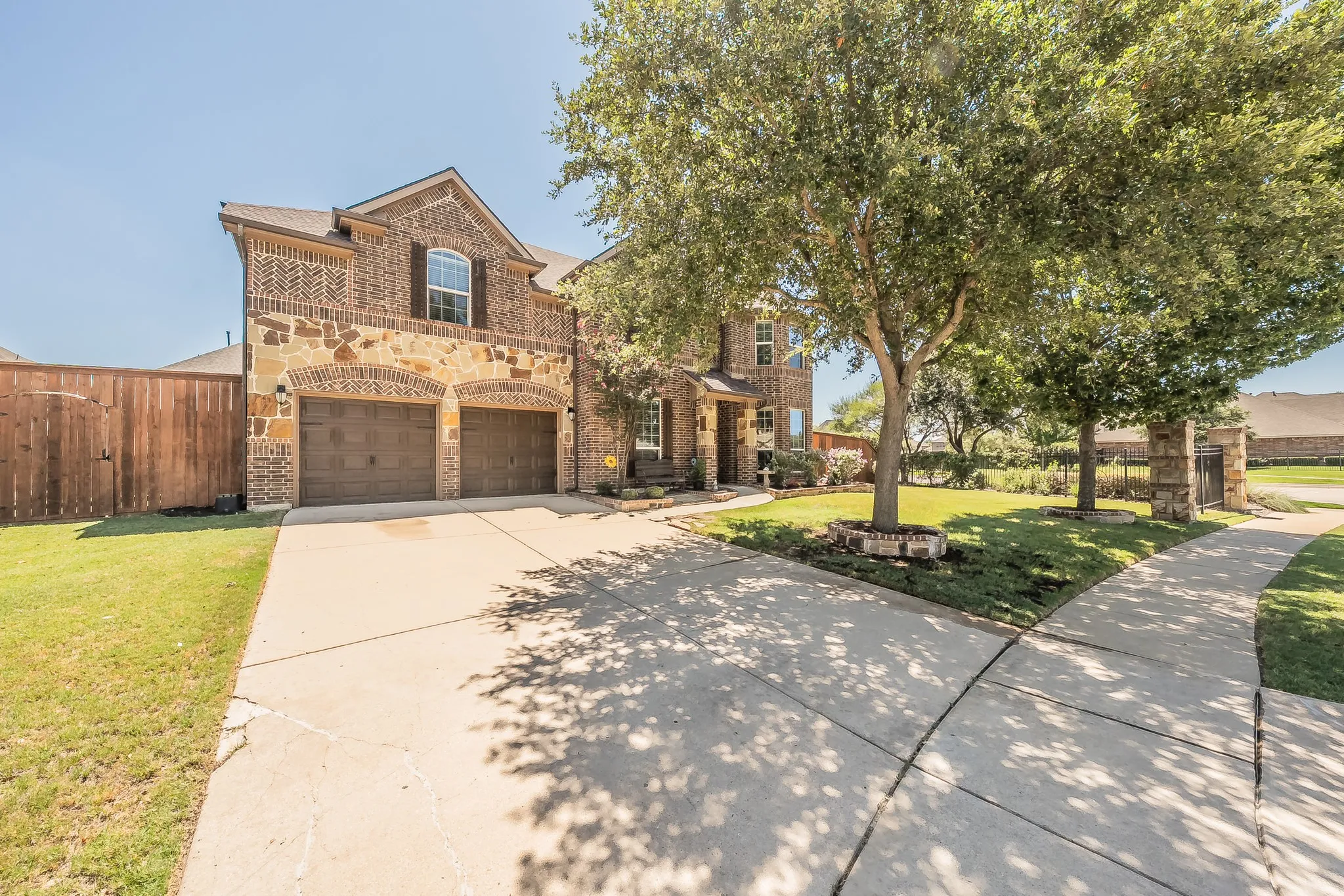 Single Family Residence For Sale in Tarrant County , 309 Garden Path Lane, Mansfield, Texas 76063, 5 Bedroom, 4 Bathroom, 2 Garage spaces, 3,321 Sqft, built in 2012, mls#21346492, Real Estate Agent in Mansfield, Homes For Sale in Tarrant county, Homes For Sale in Mansfield, Realtor in Mansfield Texas, Real Estate Brokerage Independent Realty Texas, Luminita Cordes Realtor