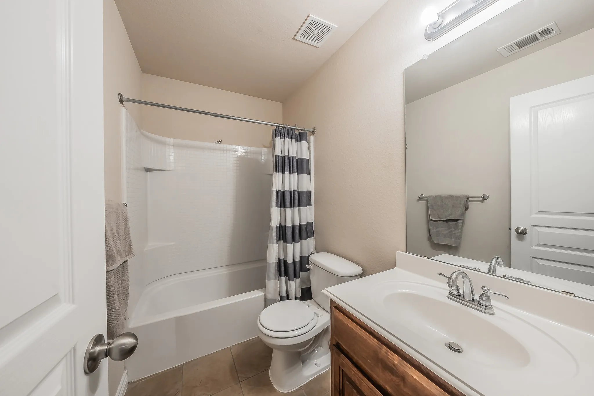 Single Family Residence For Sale in Tarrant County , 309 Garden Path Lane, Mansfield, Texas 76063, 5 Bedroom, 4 Bathroom, 2 Garage spaces, 3,321 Sqft, built in 2012, mls#21346492, Real Estate Agent in Mansfield, Homes For Sale in Tarrant county, Homes For Sale in Mansfield, Realtor in Mansfield Texas, Real Estate Brokerage Independent Realty Texas, Luminita Cordes Realtor
