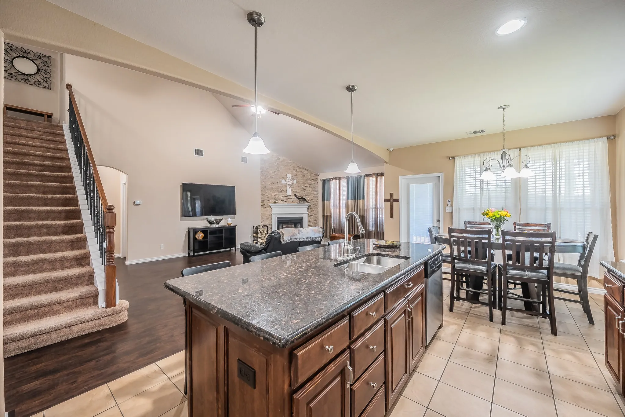 Single Family Residence For Sale in Tarrant County , 309 Garden Path Lane, Mansfield, Texas 76063, 5 Bedroom, 4 Bathroom, 2 Garage spaces, 3,321 Sqft, built in 2012, mls#21346492, Real Estate Agent in Mansfield, Homes For Sale in Tarrant county, Homes For Sale in Mansfield, Realtor in Mansfield Texas, Real Estate Brokerage Independent Realty Texas, Luminita Cordes Realtor