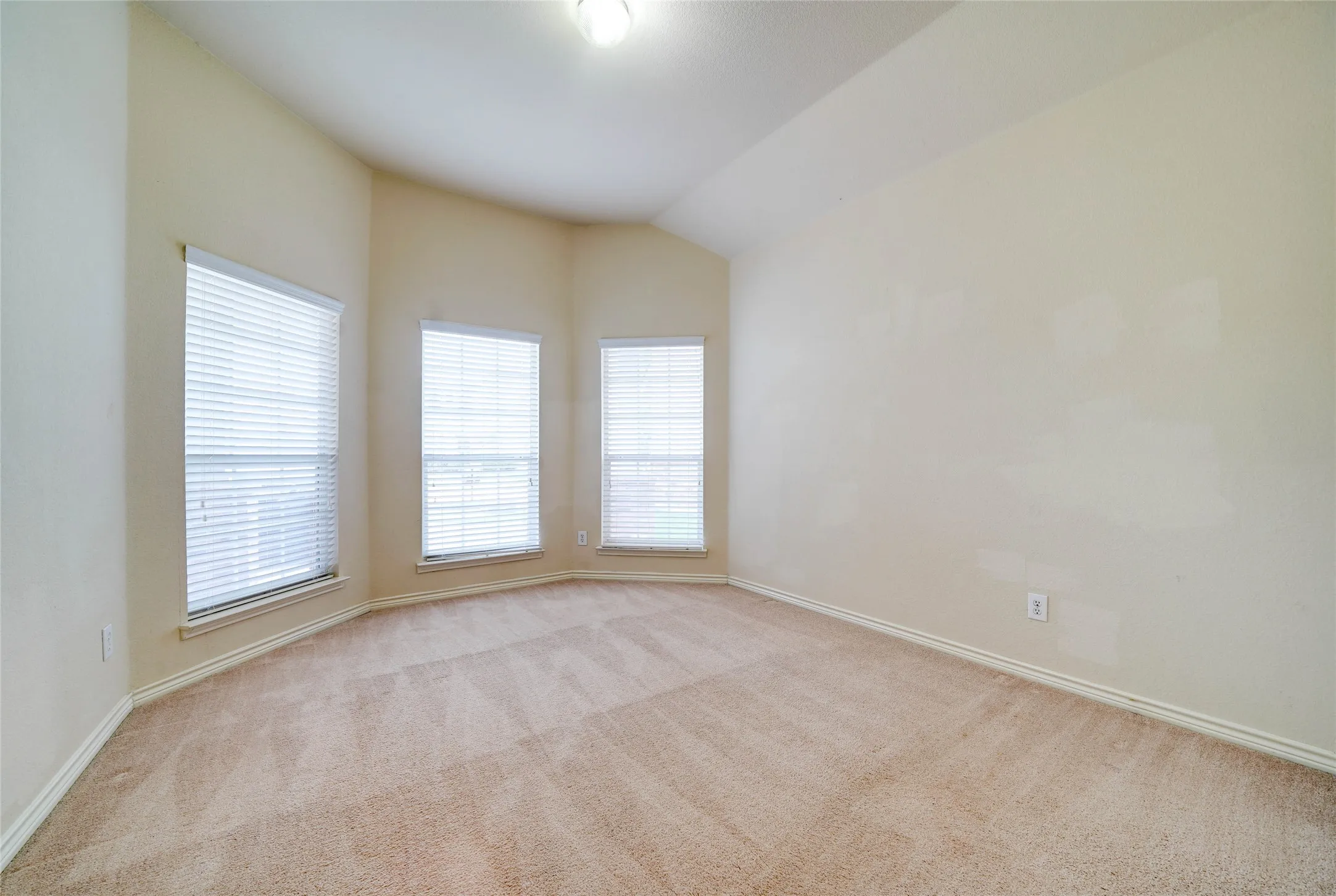 Single Family Residence For Rent in Collin County , 9724 Water Tree Drive, Mc Kinney, Texas 75072, 3 Bedroom, 2 Bathroom, 2 Garage spaces, 2,262 Sqft, built in 2004, mls#21347324, Real Estate Agent in Mc Kinney, Homes For Rent in Collin county, Homes For Rent in Mc Kinney, Realtor in Mc Kinney Texas, Real Estate Brokerage Independent Realty Texas, Luminita Cordes Realtor
