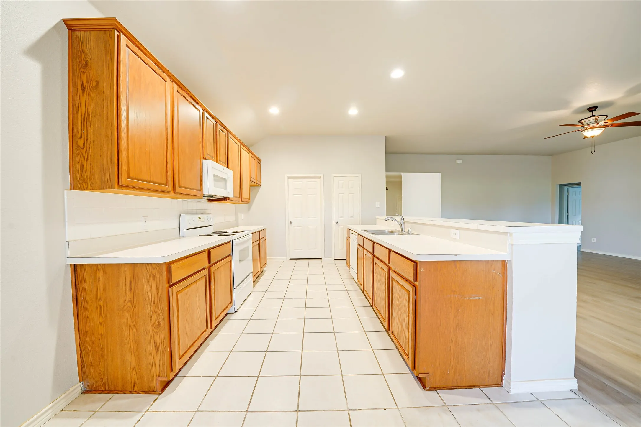 Single Family Residence For Rent in Collin County , 9724 Water Tree Drive, Mc Kinney, Texas 75072, 3 Bedroom, 2 Bathroom, 2 Garage spaces, 2,262 Sqft, built in 2004, mls#21347324, Real Estate Agent in Mc Kinney, Homes For Rent in Collin county, Homes For Rent in Mc Kinney, Realtor in Mc Kinney Texas, Real Estate Brokerage Independent Realty Texas, Luminita Cordes Realtor