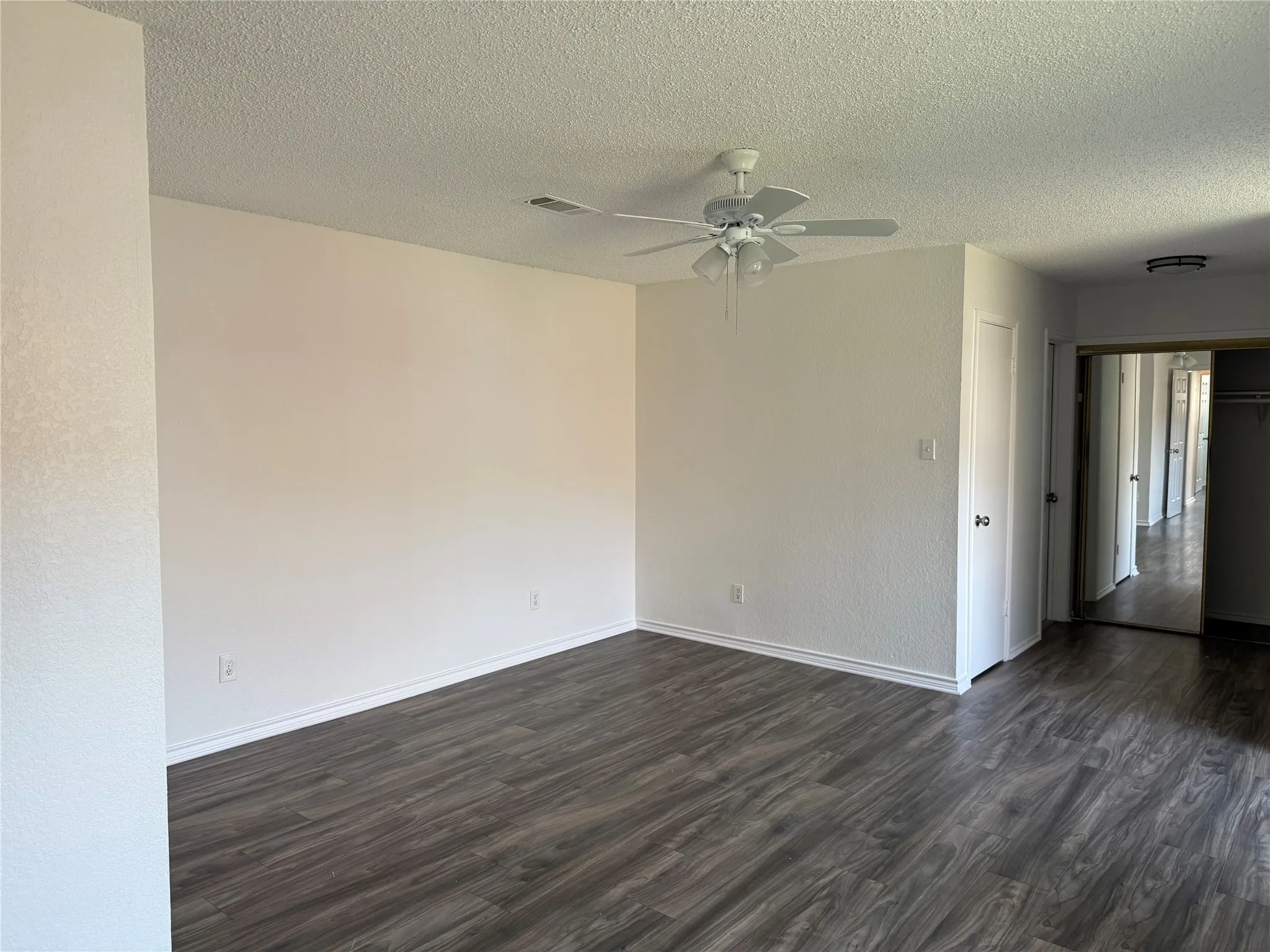 Single Family Residence For Rent in Dallas County , 206 E Ridgegate Drive, Garland, Texas 75040, 4 Bedroom, 2 Bathroom, 2 Garage spaces, 2,130 Sqft, built in 1984, mls#21347344, Real Estate Agent in Garland, Homes For Rent in Dallas county, Homes For Rent in Garland, Realtor in Garland Texas, Real Estate Brokerage Independent Realty Texas, Luminita Cordes Realtor