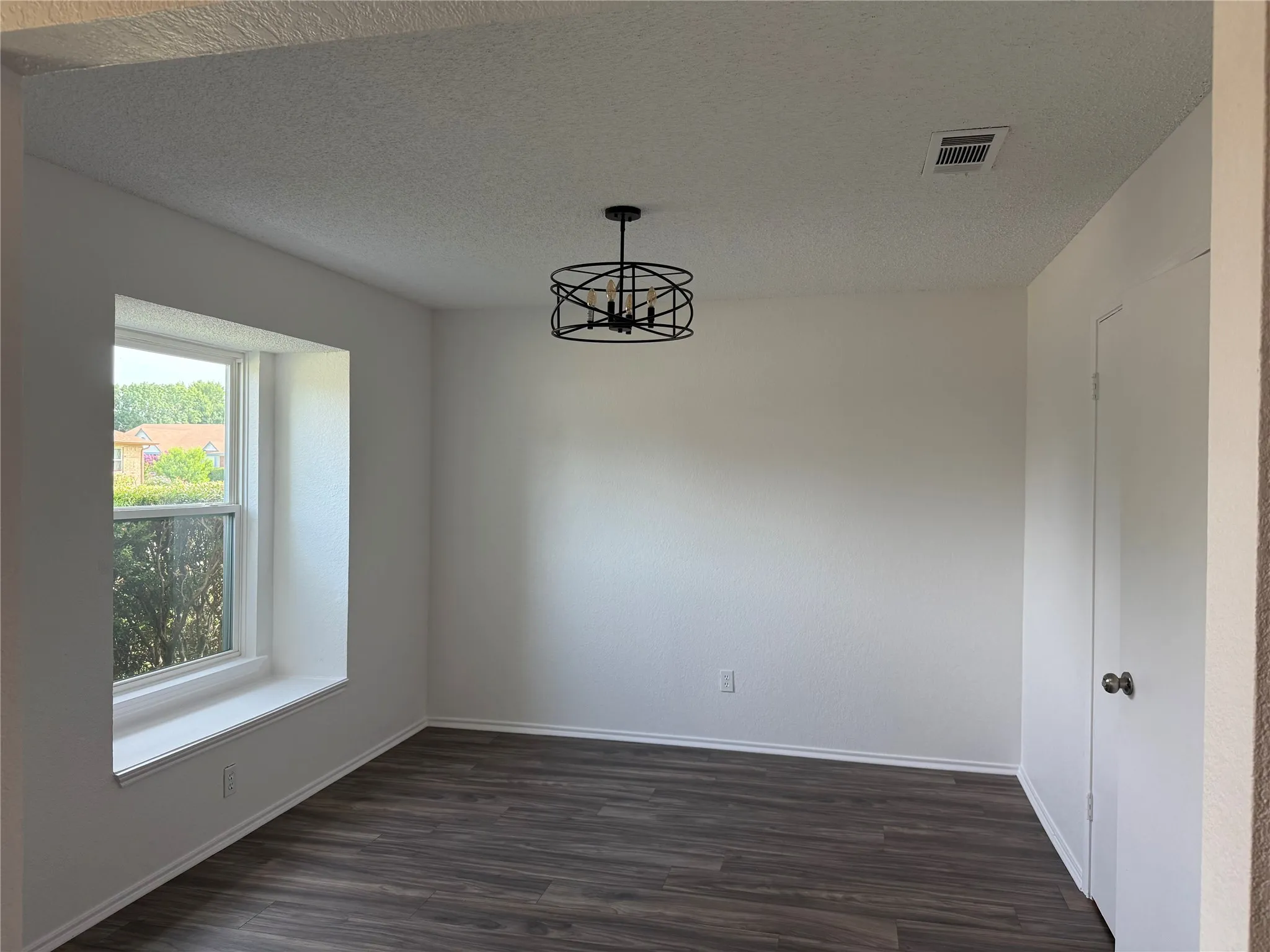 Single Family Residence For Rent in Dallas County , 206 E Ridgegate Drive, Garland, Texas 75040, 4 Bedroom, 2 Bathroom, 2 Garage spaces, 2,130 Sqft, built in 1984, mls#21347344, Real Estate Agent in Garland, Homes For Rent in Dallas county, Homes For Rent in Garland, Realtor in Garland Texas, Real Estate Brokerage Independent Realty Texas, Luminita Cordes Realtor