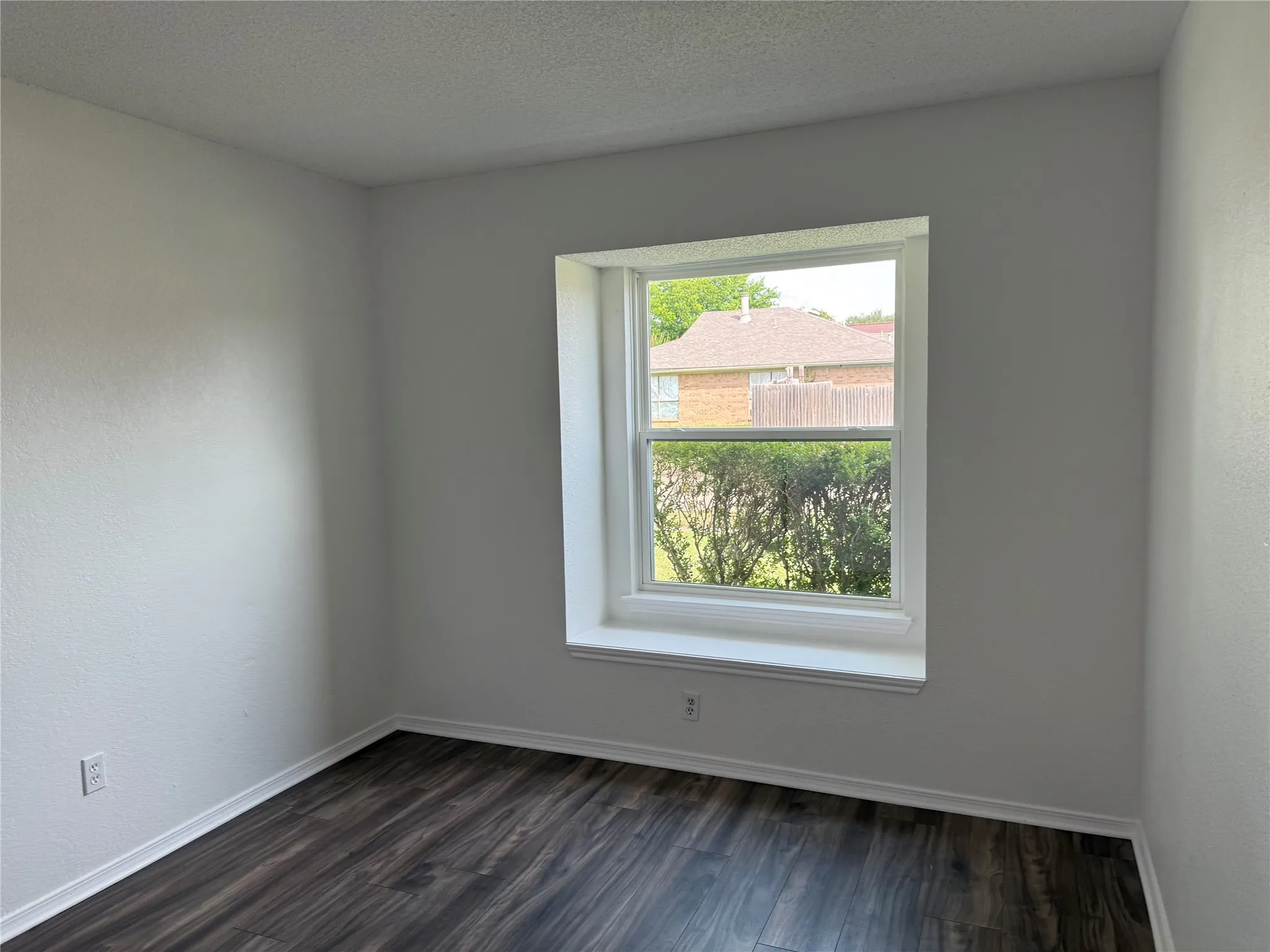 Single Family Residence For Rent in Dallas County , 206 E Ridgegate Drive, Garland, Texas 75040, 4 Bedroom, 2 Bathroom, 2 Garage spaces, 2,130 Sqft, built in 1984, mls#21347344, Real Estate Agent in Garland, Homes For Rent in Dallas county, Homes For Rent in Garland, Realtor in Garland Texas, Real Estate Brokerage Independent Realty Texas, Luminita Cordes Realtor