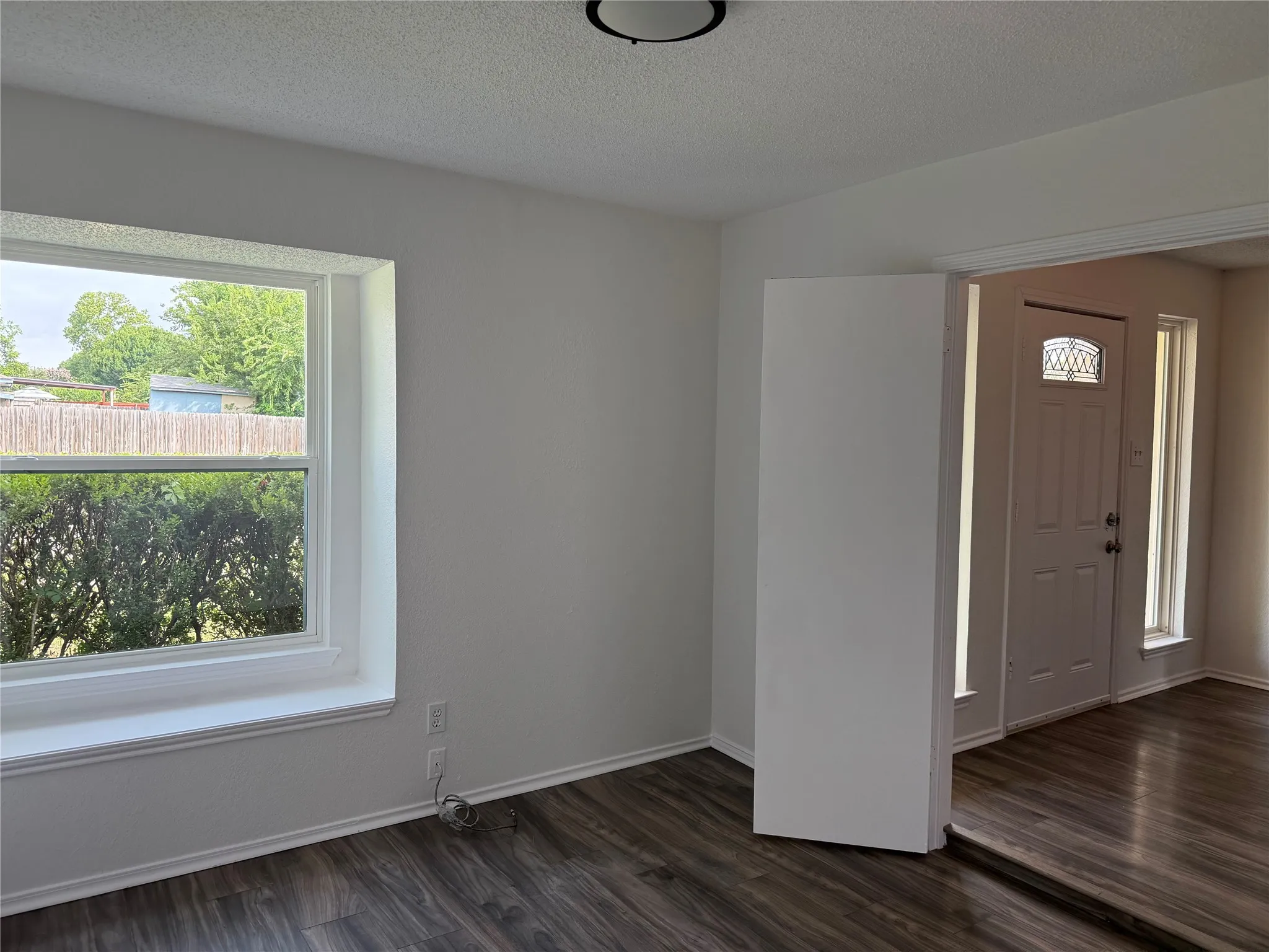Single Family Residence For Rent in Dallas County , 206 E Ridgegate Drive, Garland, Texas 75040, 4 Bedroom, 2 Bathroom, 2 Garage spaces, 2,130 Sqft, built in 1984, mls#21347344, Real Estate Agent in Garland, Homes For Rent in Dallas county, Homes For Rent in Garland, Realtor in Garland Texas, Real Estate Brokerage Independent Realty Texas, Luminita Cordes Realtor