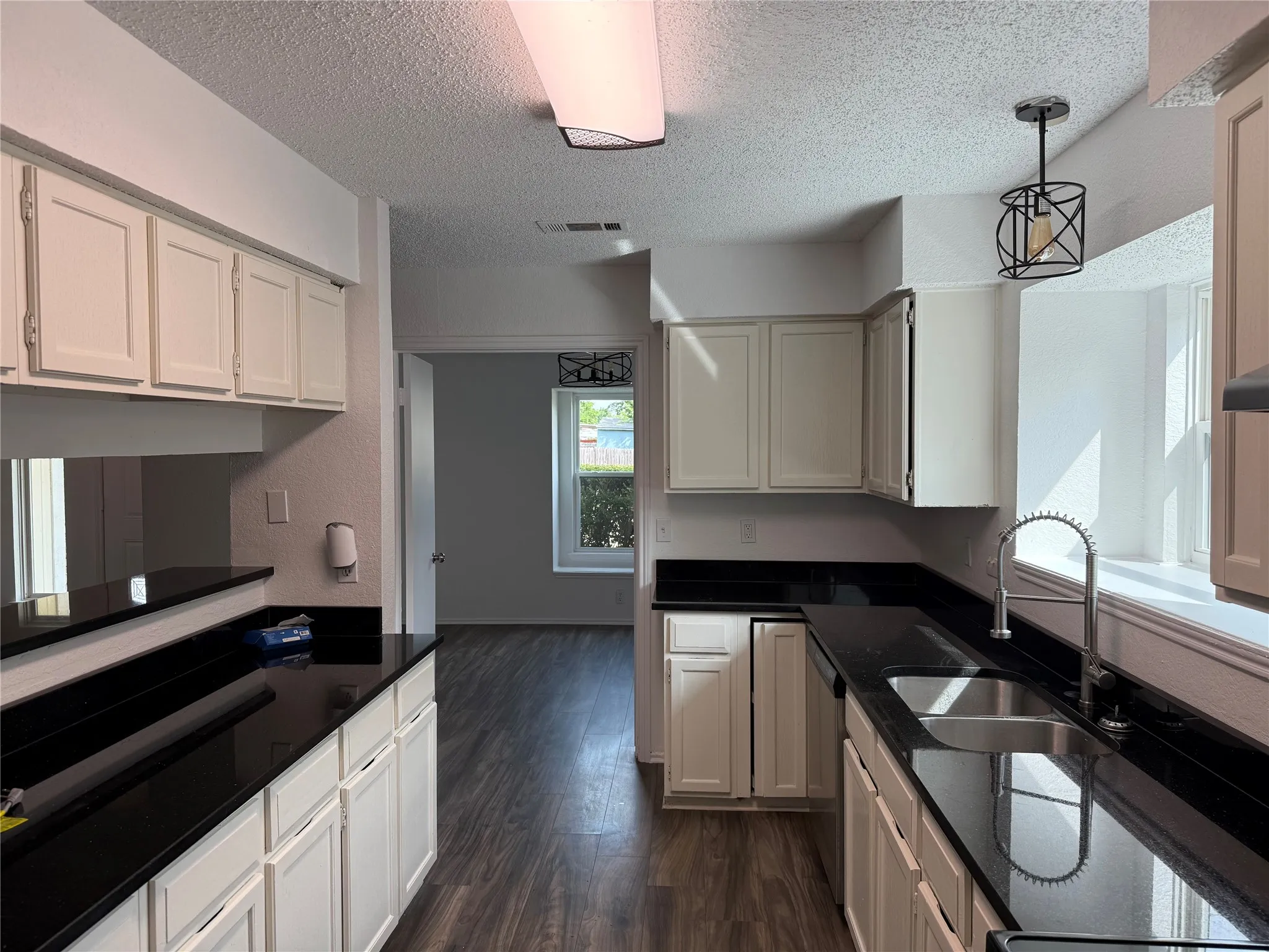 Single Family Residence For Rent in Dallas County , 206 E Ridgegate Drive, Garland, Texas 75040, 4 Bedroom, 2 Bathroom, 2 Garage spaces, 2,130 Sqft, built in 1984, mls#21347344, Real Estate Agent in Garland, Homes For Rent in Dallas county, Homes For Rent in Garland, Realtor in Garland Texas, Real Estate Brokerage Independent Realty Texas, Luminita Cordes Realtor