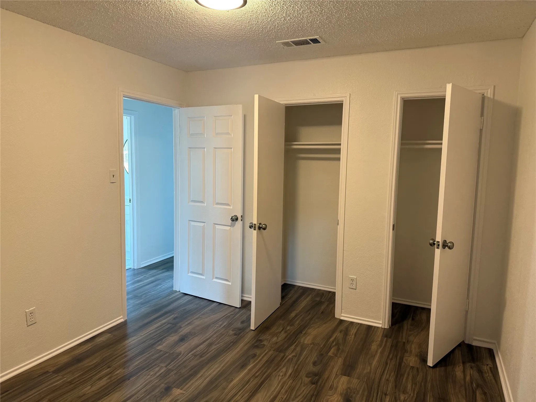 Single Family Residence For Rent in Dallas County , 206 E Ridgegate Drive, Garland, Texas 75040, 4 Bedroom, 2 Bathroom, 2 Garage spaces, 2,130 Sqft, built in 1984, mls#21347344, Real Estate Agent in Garland, Homes For Rent in Dallas county, Homes For Rent in Garland, Realtor in Garland Texas, Real Estate Brokerage Independent Realty Texas, Luminita Cordes Realtor