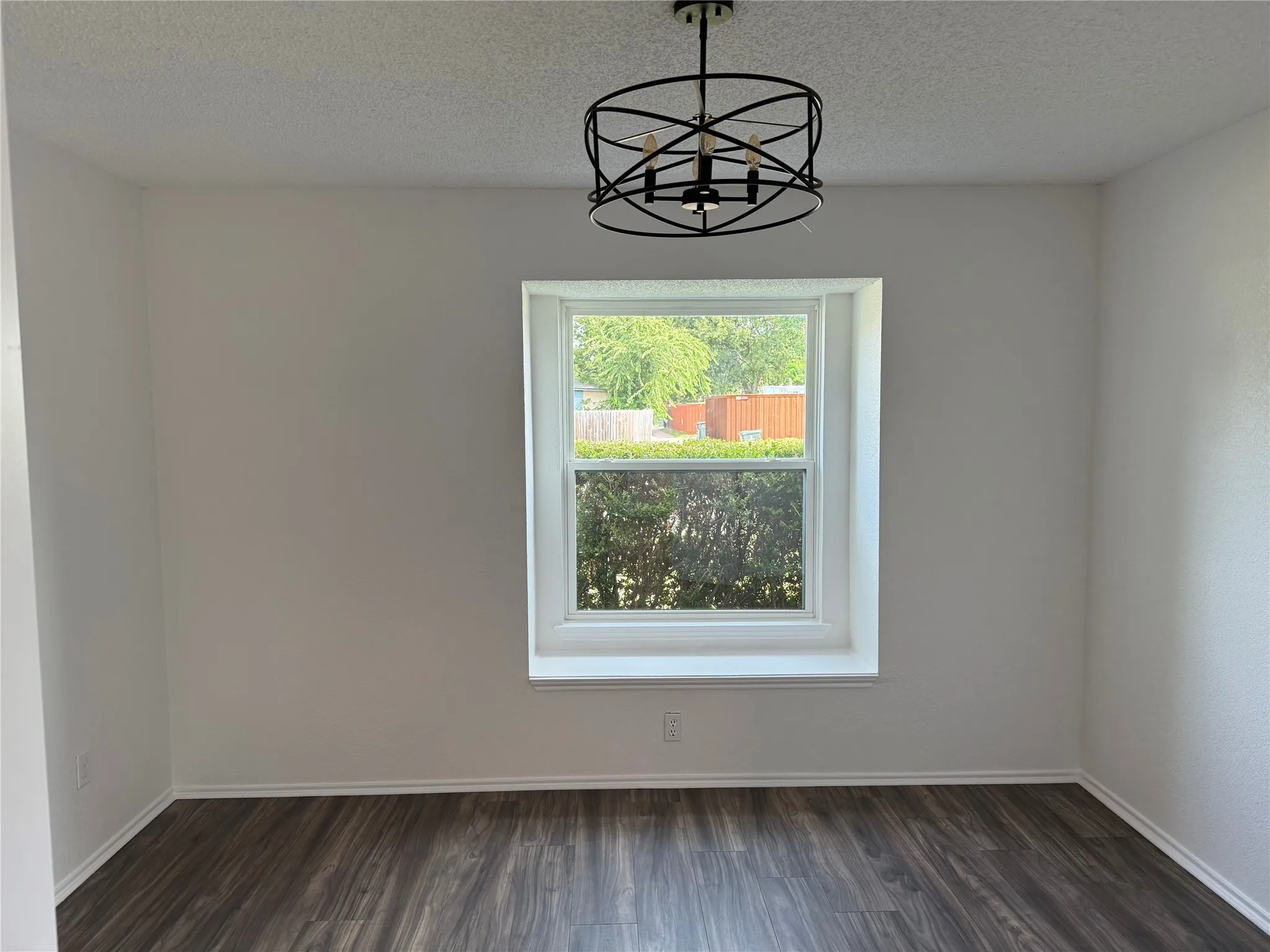 Single Family Residence For Rent in Dallas County , 206 E Ridgegate Drive, Garland, Texas 75040, 4 Bedroom, 2 Bathroom, 2 Garage spaces, 2,130 Sqft, built in 1984, mls#21347344, Real Estate Agent in Garland, Homes For Rent in Dallas county, Homes For Rent in Garland, Realtor in Garland Texas, Real Estate Brokerage Independent Realty Texas, Luminita Cordes Realtor