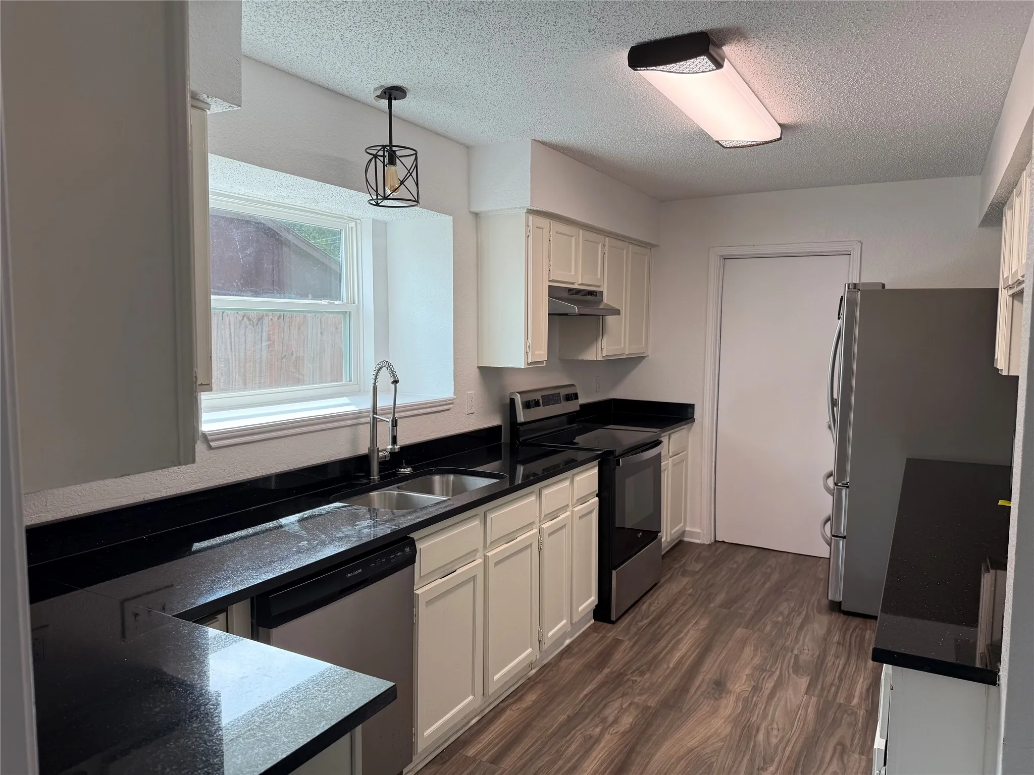 Single Family Residence For Rent in Dallas County , 206 E Ridgegate Drive, Garland, Texas 75040, 4 Bedroom, 2 Bathroom, 2 Garage spaces, 2,130 Sqft, built in 1984, mls#21347344, Real Estate Agent in Garland, Homes For Rent in Dallas county, Homes For Rent in Garland, Realtor in Garland Texas, Real Estate Brokerage Independent Realty Texas, Luminita Cordes Realtor