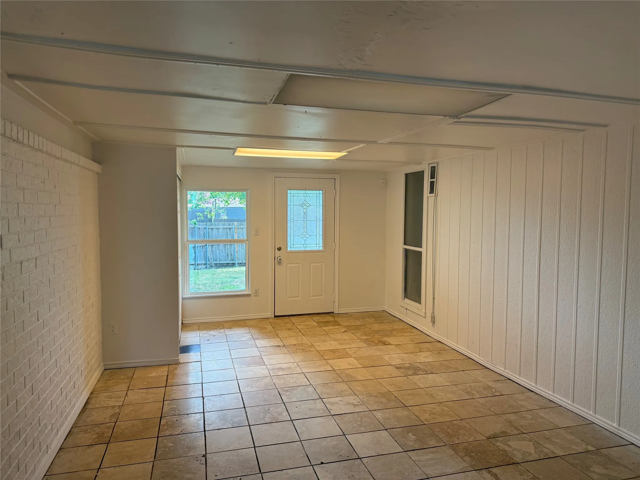 Single Family Residence For Rent in Dallas County , 206 E Ridgegate Drive, Garland, Texas 75040, 4 Bedroom, 2 Bathroom, 2 Garage spaces, 2,130 Sqft, built in 1984, mls#21347344, Real Estate Agent in Garland, Homes For Rent in Dallas county, Homes For Rent in Garland, Realtor in Garland Texas, Real Estate Brokerage Independent Realty Texas, Luminita Cordes Realtor
