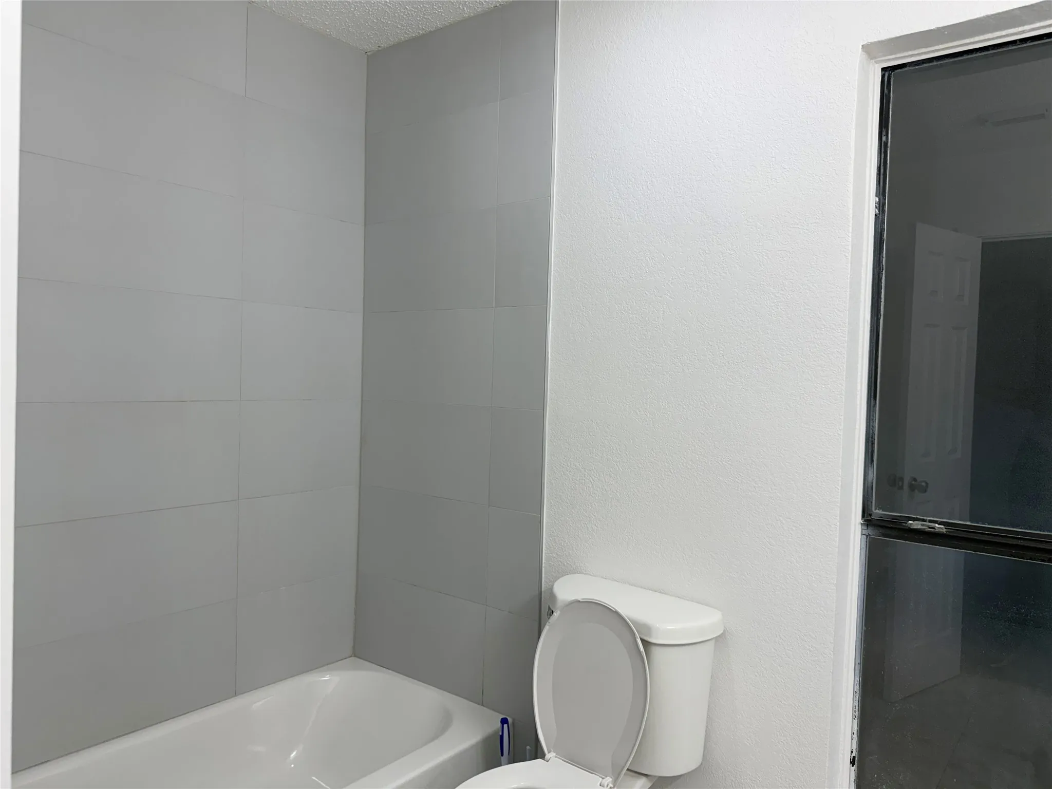 Single Family Residence For Rent in Dallas County , 206 E Ridgegate Drive, Garland, Texas 75040, 4 Bedroom, 2 Bathroom, 2 Garage spaces, 2,130 Sqft, built in 1984, mls#21347344, Real Estate Agent in Garland, Homes For Rent in Dallas county, Homes For Rent in Garland, Realtor in Garland Texas, Real Estate Brokerage Independent Realty Texas, Luminita Cordes Realtor