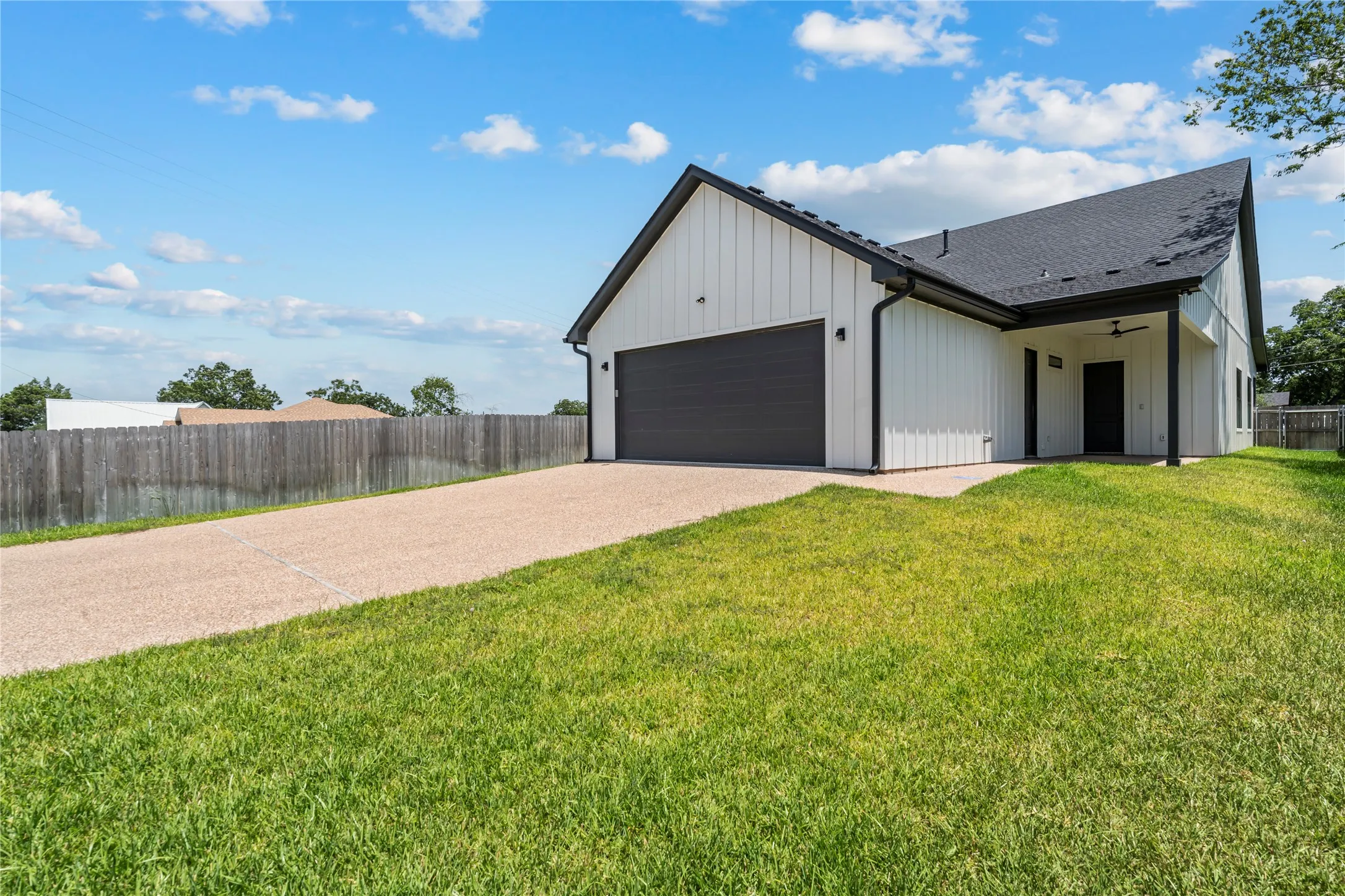 Single Family Residence For Sale in Mc Lennan County , 107 N Jena Street, Riesel, Texas 76682, 3 Bedroom, 2 Bathroom, Garage spaces, 1,805 Sqft, built in 2026, mls#21346187, Real Estate Agent in Riesel, Homes For Sale in Mc Lennan county, Homes For Sale in Riesel, Realtor in Riesel Texas, Real Estate Brokerage Independent Realty Texas, Luminita Cordes Realtor
