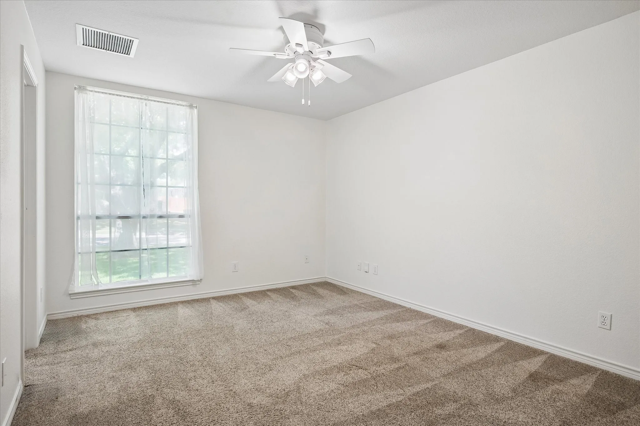 Single Family Residence For Sale in Dallas County , 7710 Sweetgum Drive, Irving, Texas 75063, 4 Bedroom, 3 Bathroom, 2 Garage spaces, 3,239 Sqft, built in 1991, mls#21345942, Real Estate Agent in Irving, Homes For Sale in Dallas county, Homes For Sale in Irving, Realtor in Irving Texas, Real Estate Brokerage Independent Realty Texas, Luminita Cordes Realtor