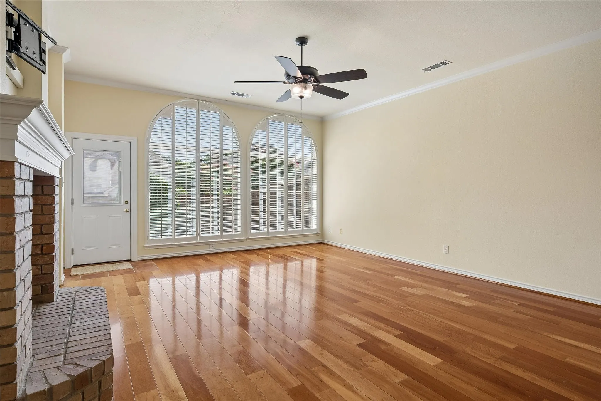 Single Family Residence For Sale in Dallas County , 7710 Sweetgum Drive, Irving, Texas 75063, 4 Bedroom, 3 Bathroom, 2 Garage spaces, 3,239 Sqft, built in 1991, mls#21345942, Real Estate Agent in Irving, Homes For Sale in Dallas county, Homes For Sale in Irving, Realtor in Irving Texas, Real Estate Brokerage Independent Realty Texas, Luminita Cordes Realtor