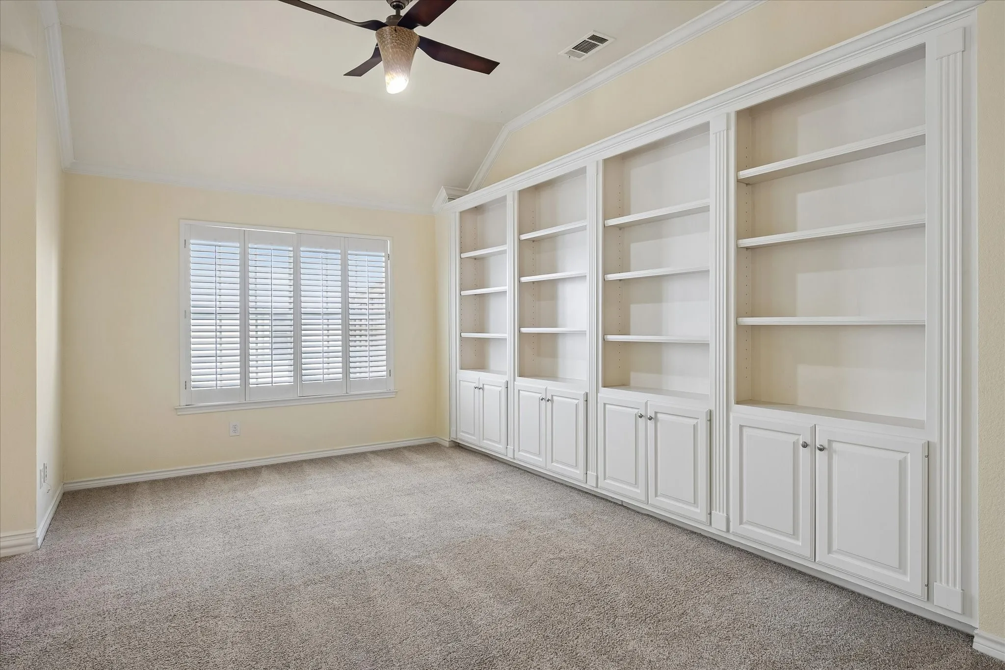 Single Family Residence For Sale in Dallas County , 7710 Sweetgum Drive, Irving, Texas 75063, 4 Bedroom, 3 Bathroom, 2 Garage spaces, 3,239 Sqft, built in 1991, mls#21345942, Real Estate Agent in Irving, Homes For Sale in Dallas county, Homes For Sale in Irving, Realtor in Irving Texas, Real Estate Brokerage Independent Realty Texas, Luminita Cordes Realtor