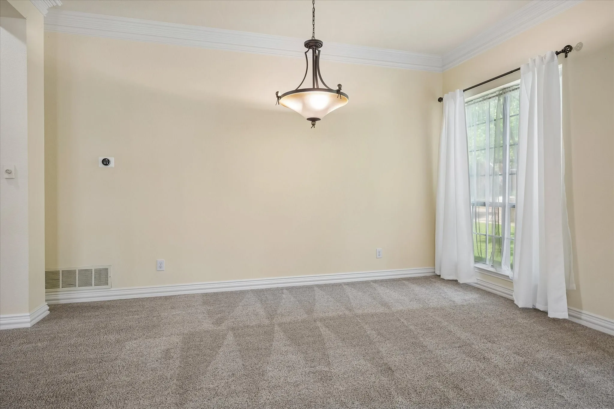 Single Family Residence For Sale in Dallas County , 7710 Sweetgum Drive, Irving, Texas 75063, 4 Bedroom, 3 Bathroom, 2 Garage spaces, 3,239 Sqft, built in 1991, mls#21345942, Real Estate Agent in Irving, Homes For Sale in Dallas county, Homes For Sale in Irving, Realtor in Irving Texas, Real Estate Brokerage Independent Realty Texas, Luminita Cordes Realtor
