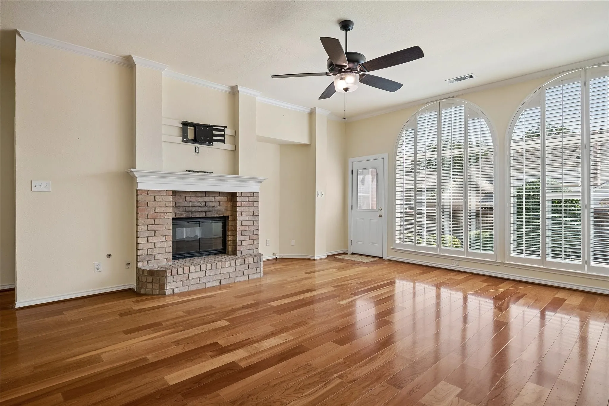 Single Family Residence For Sale in Dallas County , 7710 Sweetgum Drive, Irving, Texas 75063, 4 Bedroom, 3 Bathroom, 2 Garage spaces, 3,239 Sqft, built in 1991, mls#21345942, Real Estate Agent in Irving, Homes For Sale in Dallas county, Homes For Sale in Irving, Realtor in Irving Texas, Real Estate Brokerage Independent Realty Texas, Luminita Cordes Realtor