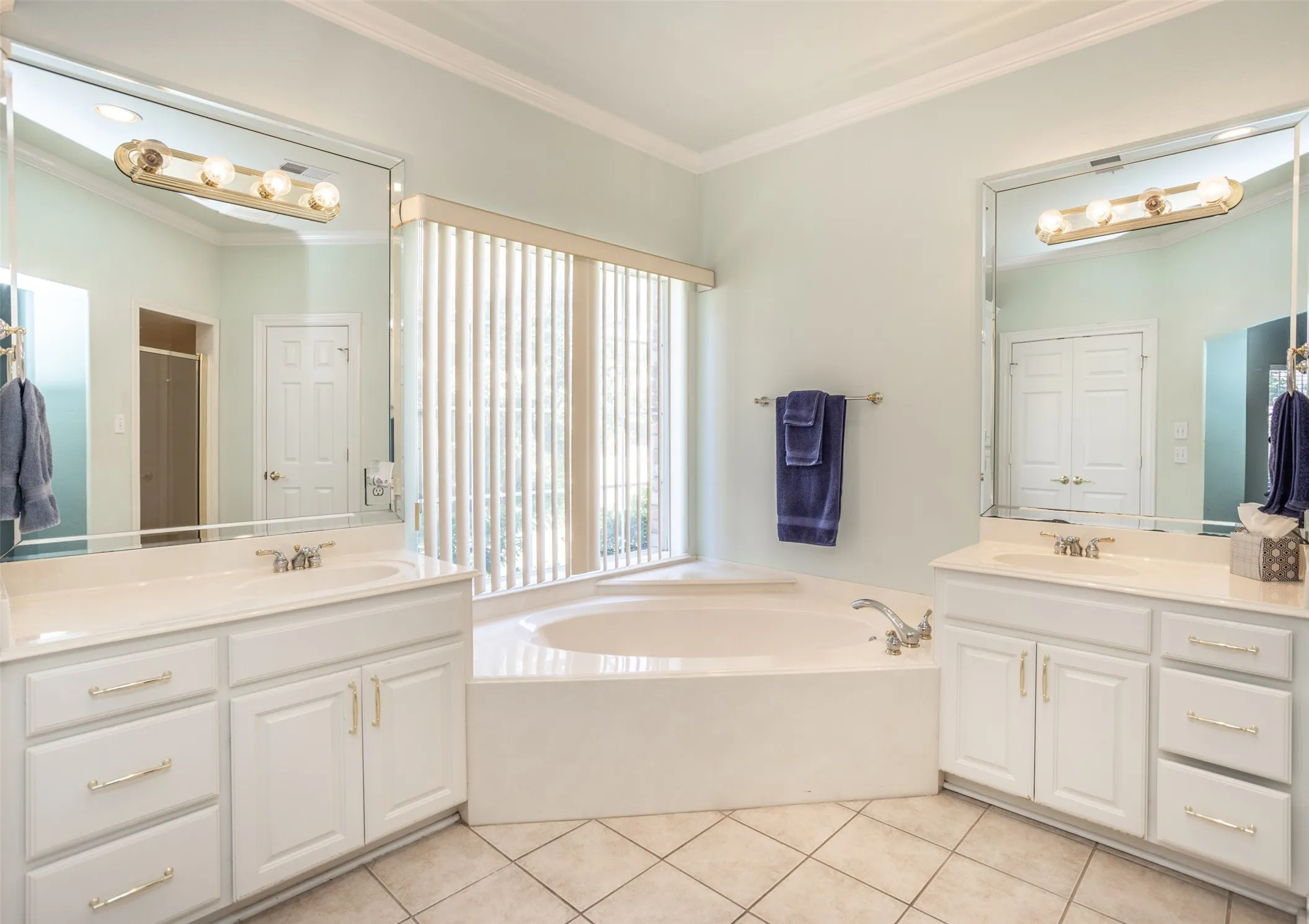 Dual Vanity with Garden Tub & Walk In Shower