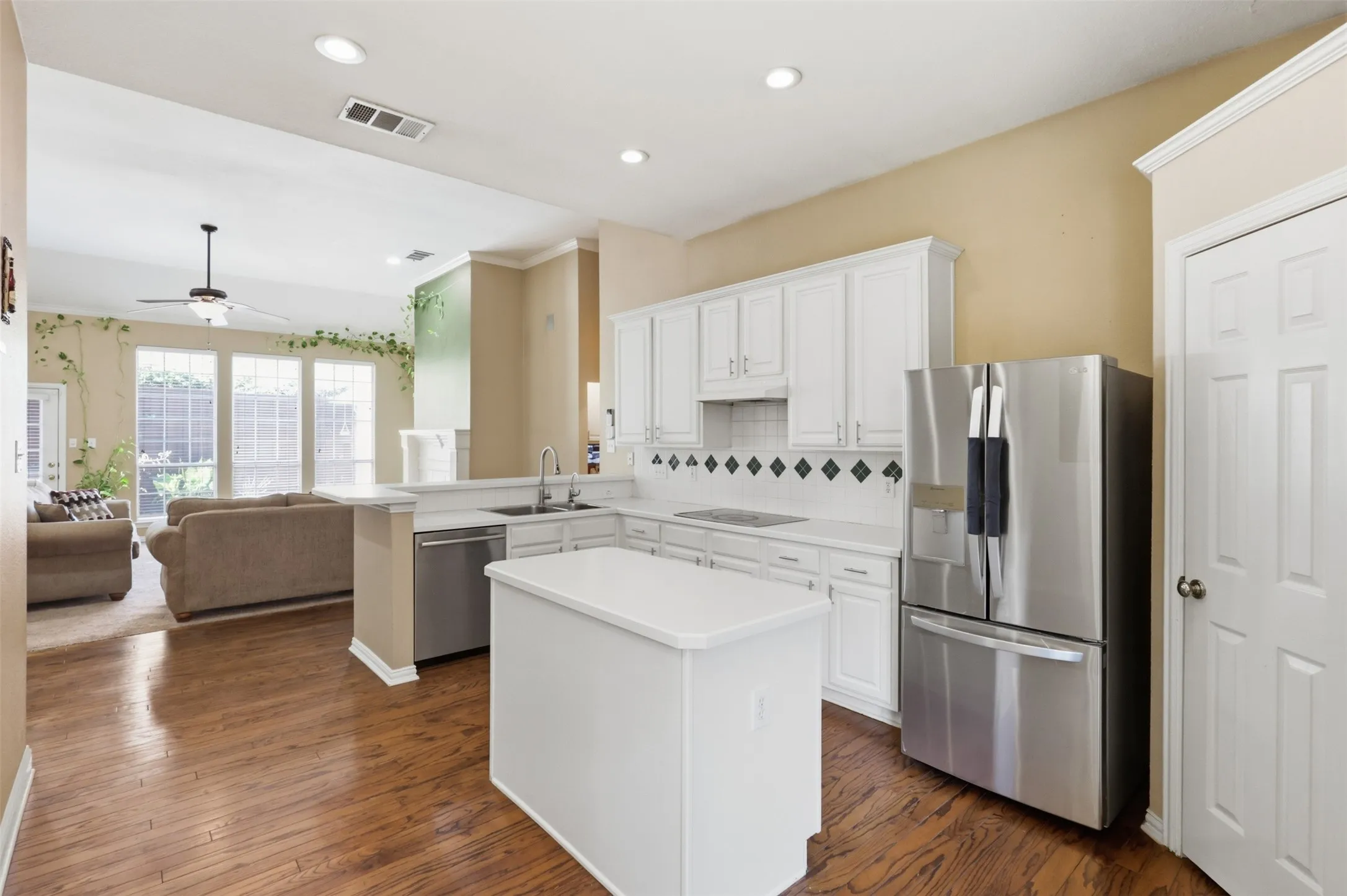 Single Family Residence For Sale in Collin County , 5205 Teddington Park Drive, Plano, Texas 75023, 4 Bedroom, 2 Bathroom, 2 Garage spaces, 2,397 Sqft, built in 1995, mls#21338261, Real Estate Agent in Plano, Homes For Sale in Collin county, Homes For Sale in Plano, Realtor in Plano Texas, Real Estate Brokerage Independent Realty Texas, Luminita Cordes Realtor