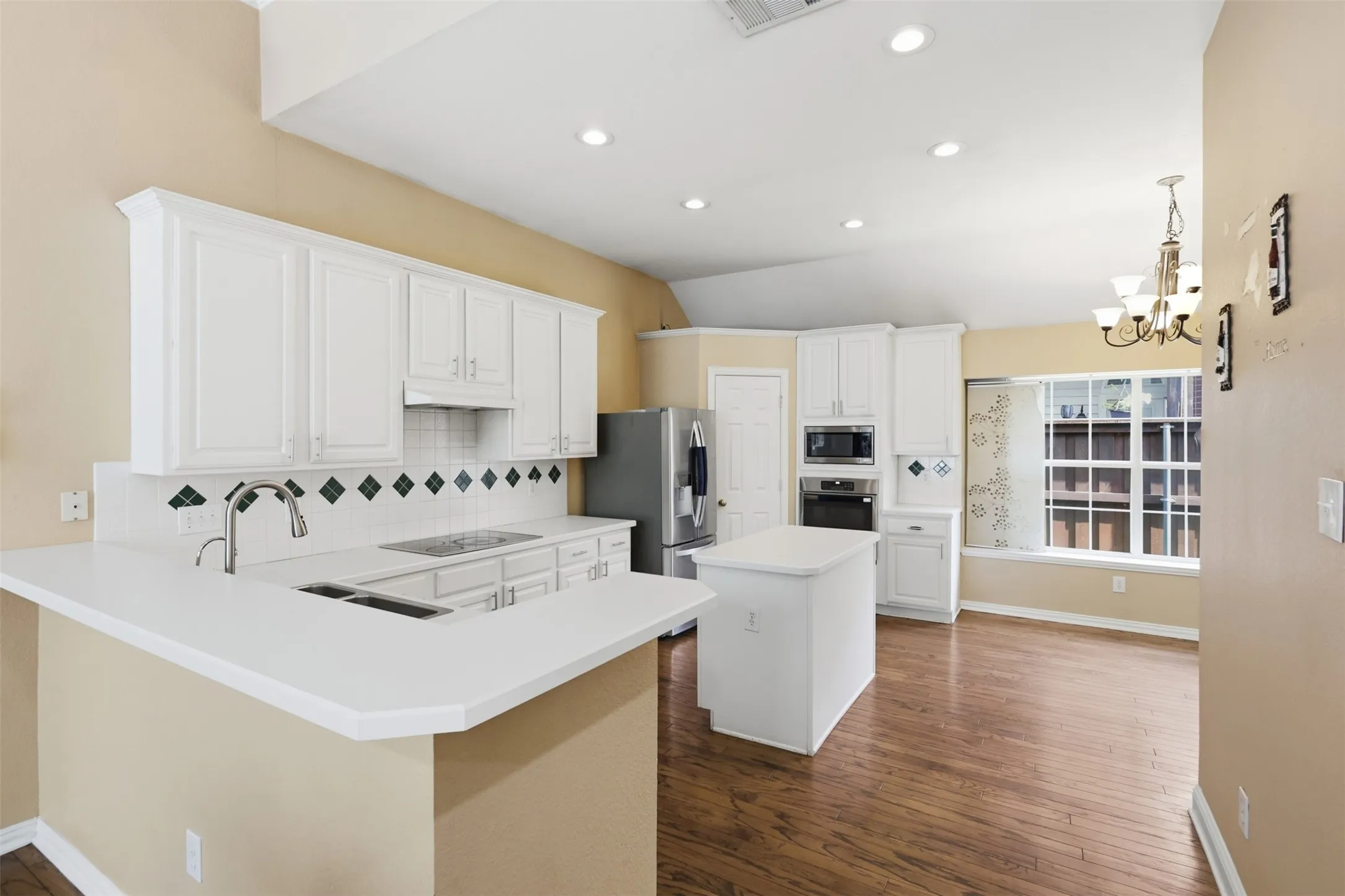 Single Family Residence For Sale in Collin County , 5205 Teddington Park Drive, Plano, Texas 75023, 4 Bedroom, 2 Bathroom, 2 Garage spaces, 2,397 Sqft, built in 1995, mls#21338261, Real Estate Agent in Plano, Homes For Sale in Collin county, Homes For Sale in Plano, Realtor in Plano Texas, Real Estate Brokerage Independent Realty Texas, Luminita Cordes Realtor