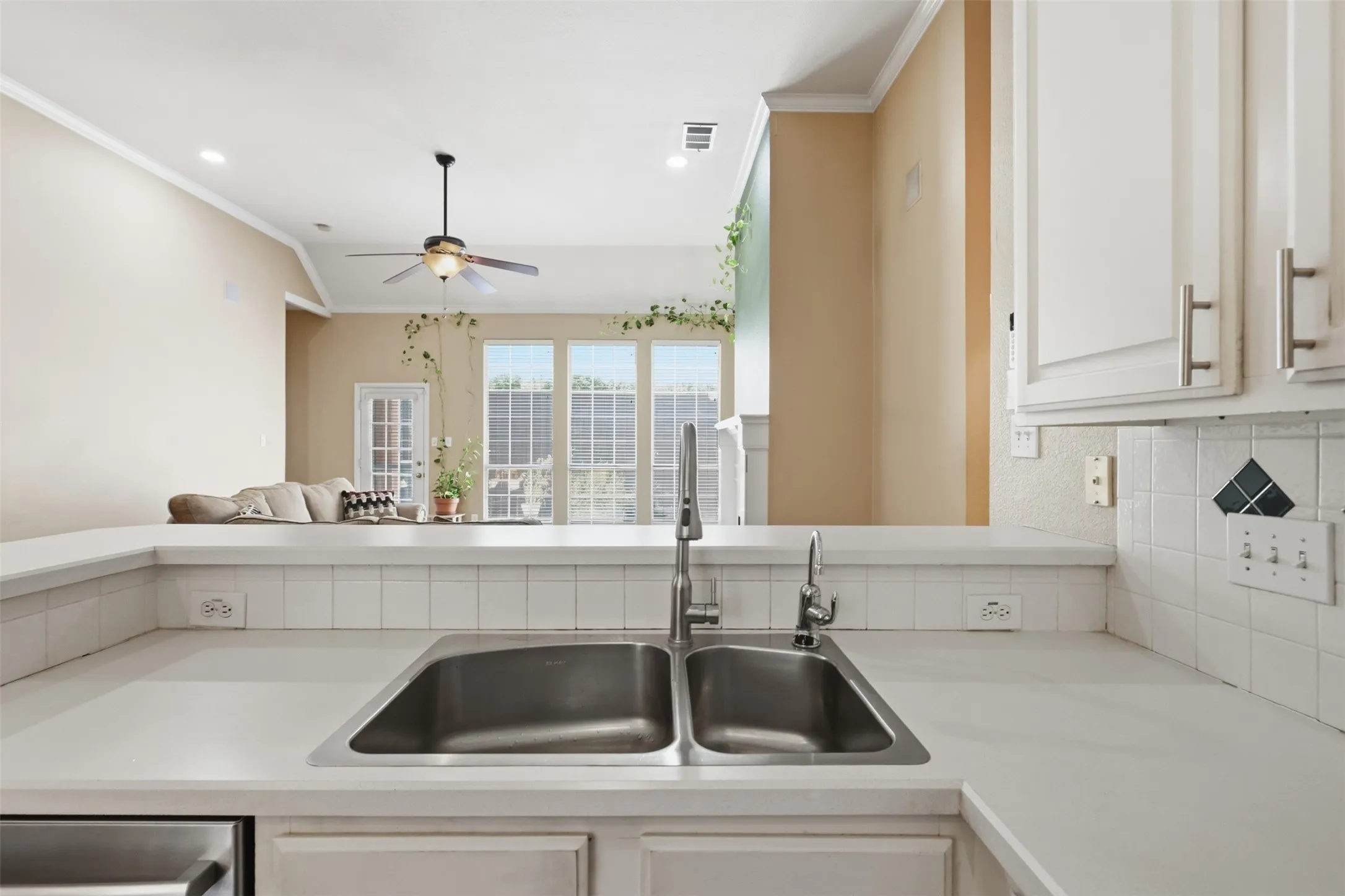 Single Family Residence For Sale in Collin County , 5205 Teddington Park Drive, Plano, Texas 75023, 4 Bedroom, 2 Bathroom, 2 Garage spaces, 2,397 Sqft, built in 1995, mls#21338261, Real Estate Agent in Plano, Homes For Sale in Collin county, Homes For Sale in Plano, Realtor in Plano Texas, Real Estate Brokerage Independent Realty Texas, Luminita Cordes Realtor