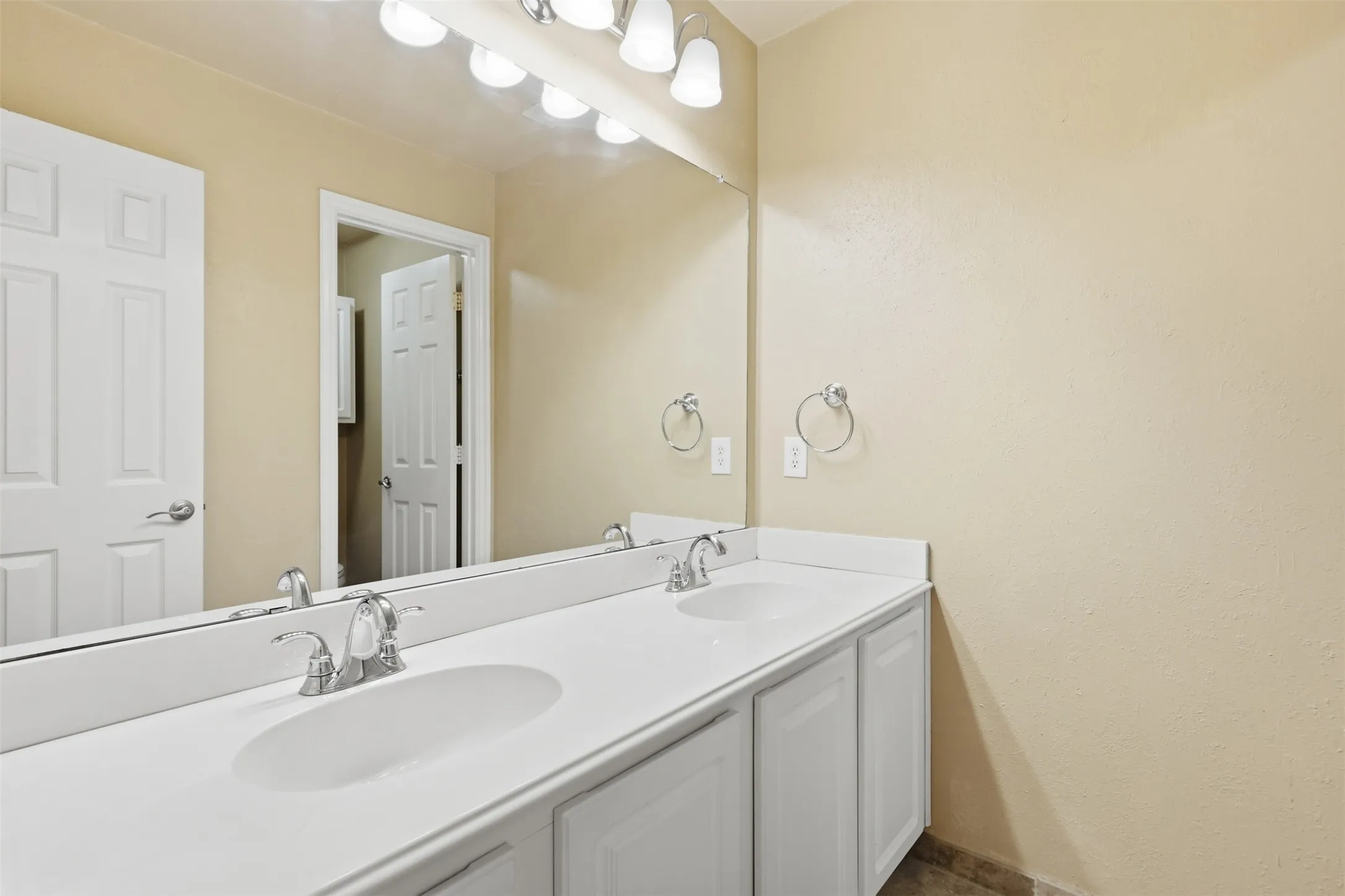 Single Family Residence For Sale in Collin County , 5205 Teddington Park Drive, Plano, Texas 75023, 4 Bedroom, 2 Bathroom, 2 Garage spaces, 2,397 Sqft, built in 1995, mls#21338261, Real Estate Agent in Plano, Homes For Sale in Collin county, Homes For Sale in Plano, Realtor in Plano Texas, Real Estate Brokerage Independent Realty Texas, Luminita Cordes Realtor