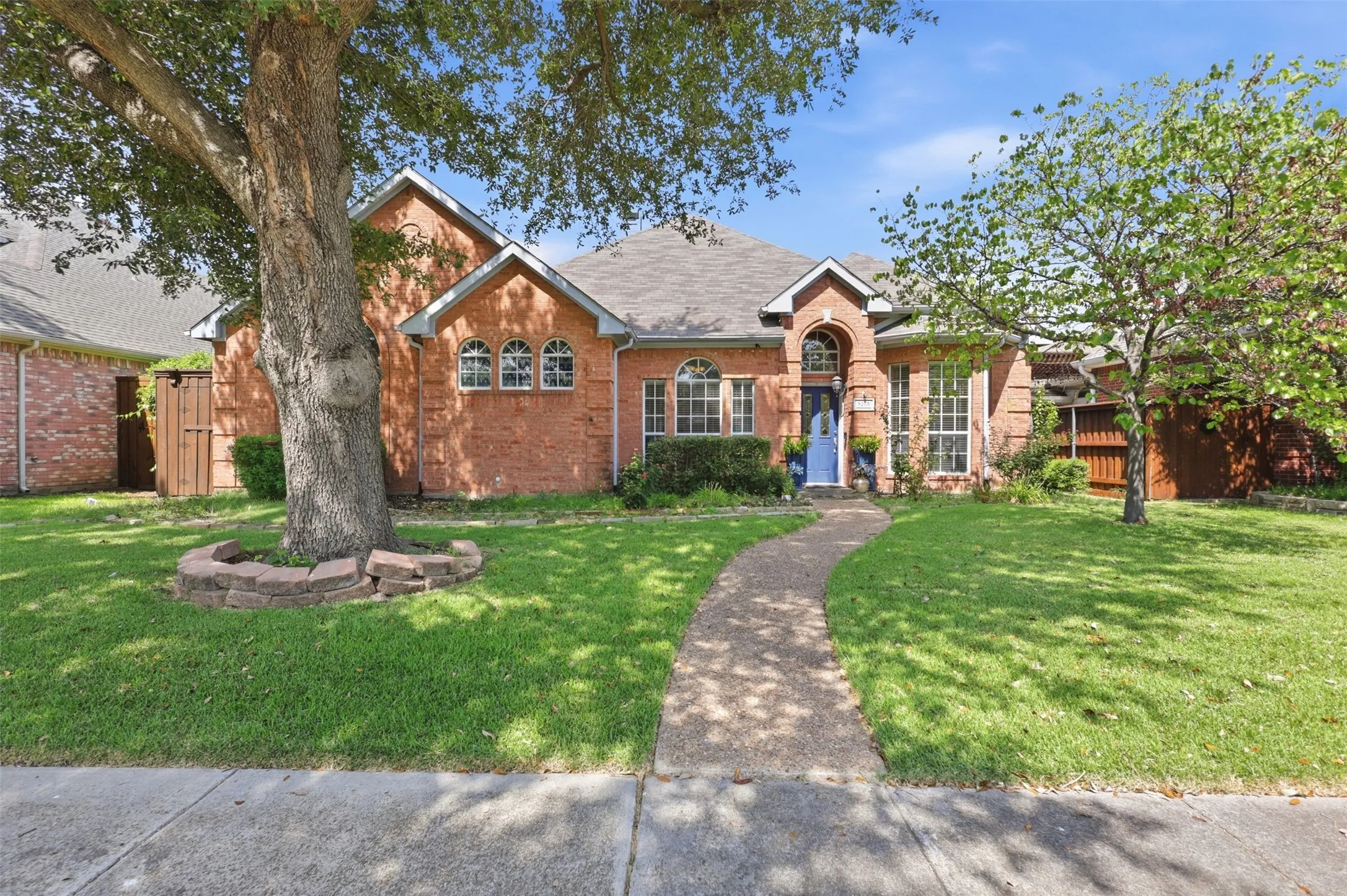 Single Family Residence For Sale in Collin County , 5205 Teddington Park Drive, Plano, Texas 75023, 4 Bedroom, 2 Bathroom, 2 Garage spaces, 2,397 Sqft, built in 1995, mls#21338261, Real Estate Agent in Plano, Homes For Sale in Collin county, Homes For Sale in Plano, Realtor in Plano Texas, Real Estate Brokerage Independent Realty Texas, Luminita Cordes Realtor