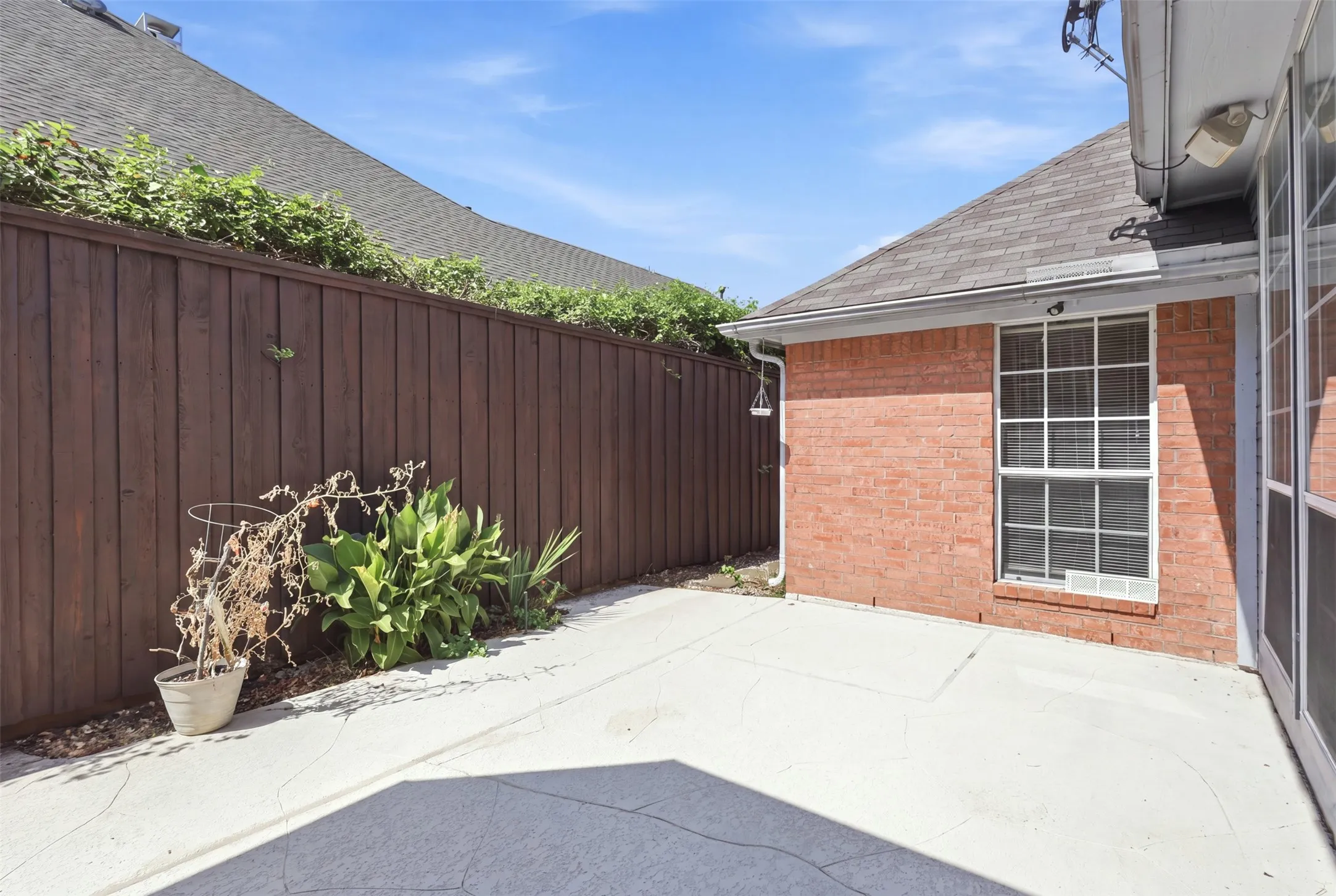 Single Family Residence For Sale in Collin County , 5205 Teddington Park Drive, Plano, Texas 75023, 4 Bedroom, 2 Bathroom, 2 Garage spaces, 2,397 Sqft, built in 1995, mls#21338261, Real Estate Agent in Plano, Homes For Sale in Collin county, Homes For Sale in Plano, Realtor in Plano Texas, Real Estate Brokerage Independent Realty Texas, Luminita Cordes Realtor