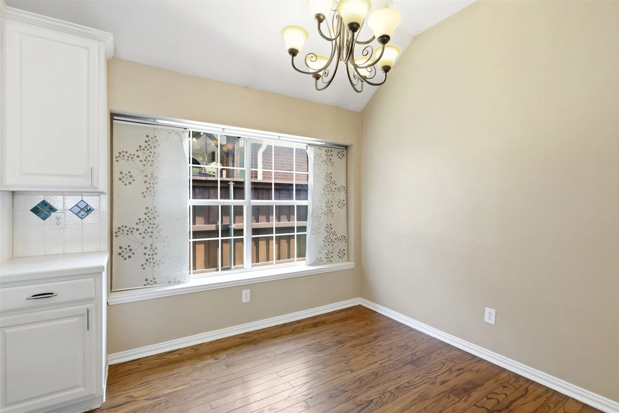 Single Family Residence For Sale in Collin County , 5205 Teddington Park Drive, Plano, Texas 75023, 4 Bedroom, 2 Bathroom, 2 Garage spaces, 2,397 Sqft, built in 1995, mls#21338261, Real Estate Agent in Plano, Homes For Sale in Collin county, Homes For Sale in Plano, Realtor in Plano Texas, Real Estate Brokerage Independent Realty Texas, Luminita Cordes Realtor