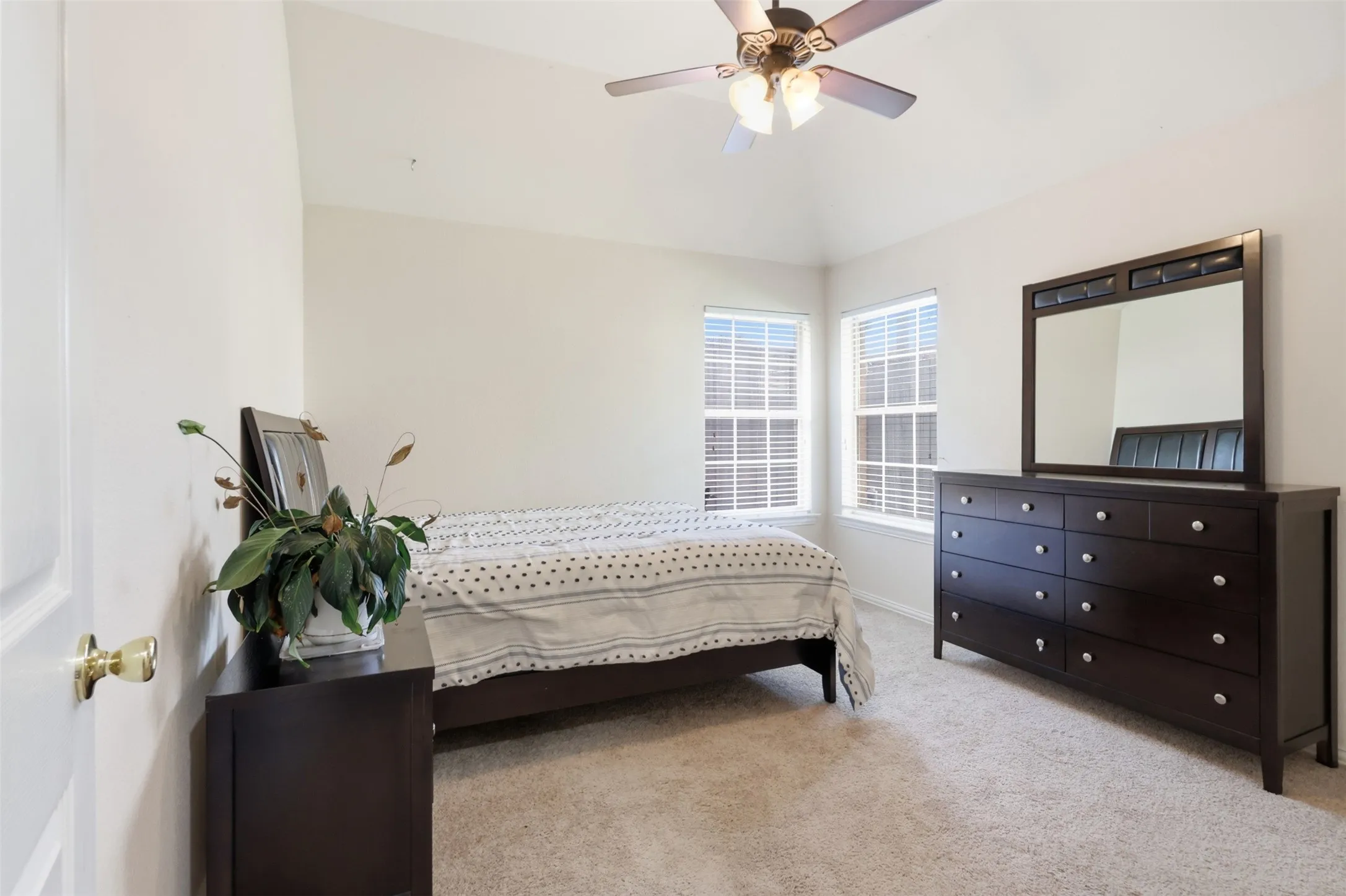 Single Family Residence For Sale in Collin County , 5205 Teddington Park Drive, Plano, Texas 75023, 4 Bedroom, 2 Bathroom, 2 Garage spaces, 2,397 Sqft, built in 1995, mls#21338261, Real Estate Agent in Plano, Homes For Sale in Collin county, Homes For Sale in Plano, Realtor in Plano Texas, Real Estate Brokerage Independent Realty Texas, Luminita Cordes Realtor
