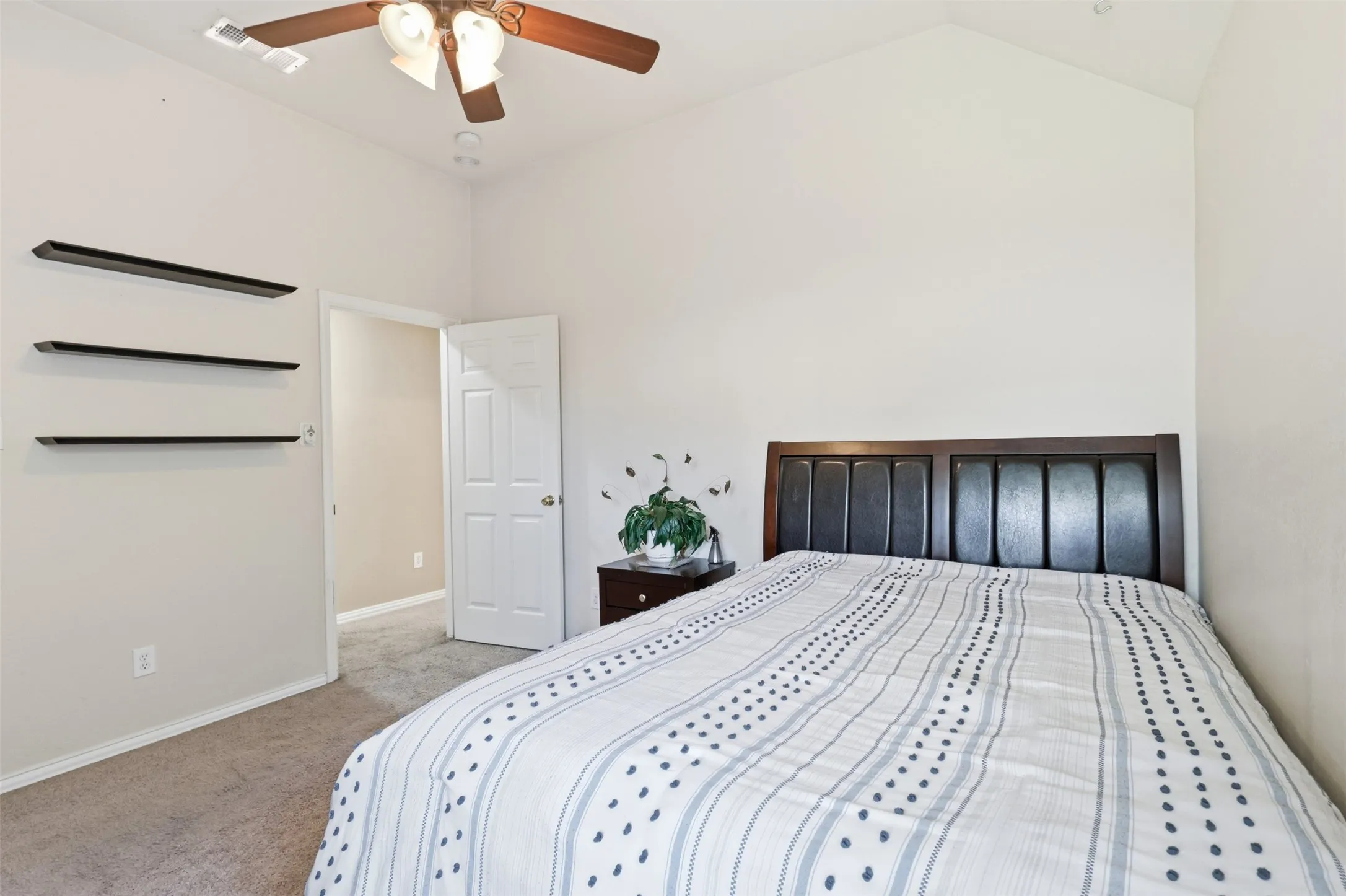 Single Family Residence For Sale in Collin County , 5205 Teddington Park Drive, Plano, Texas 75023, 4 Bedroom, 2 Bathroom, 2 Garage spaces, 2,397 Sqft, built in 1995, mls#21338261, Real Estate Agent in Plano, Homes For Sale in Collin county, Homes For Sale in Plano, Realtor in Plano Texas, Real Estate Brokerage Independent Realty Texas, Luminita Cordes Realtor