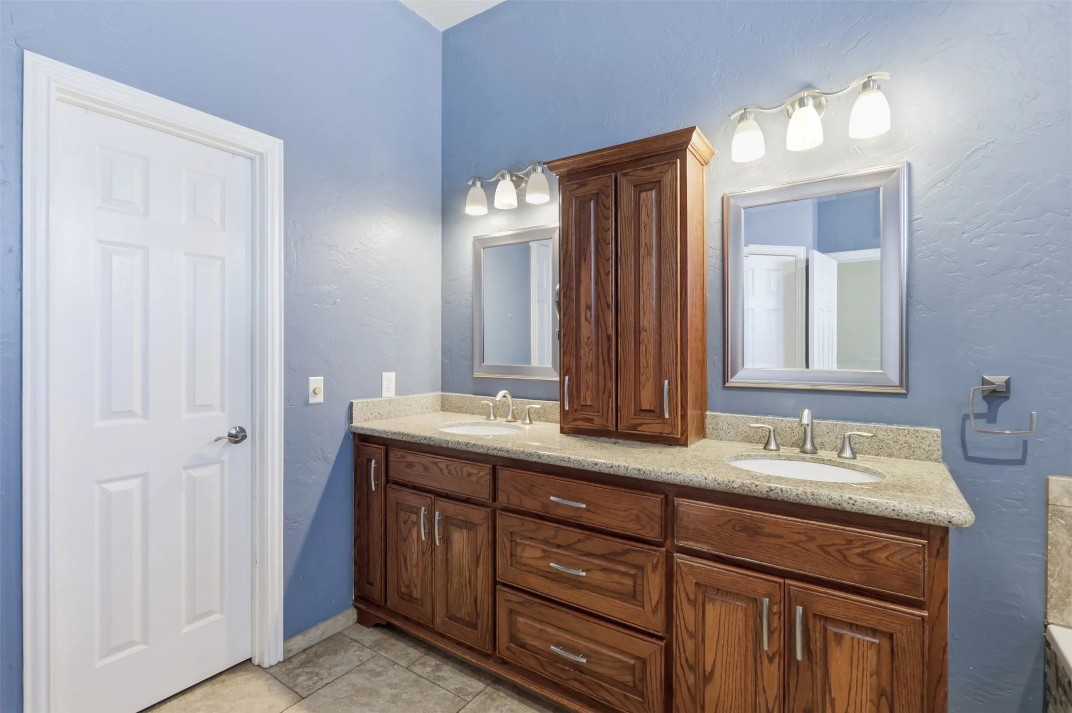 Single Family Residence For Sale in Collin County , 5205 Teddington Park Drive, Plano, Texas 75023, 4 Bedroom, 2 Bathroom, 2 Garage spaces, 2,397 Sqft, built in 1995, mls#21338261, Real Estate Agent in Plano, Homes For Sale in Collin county, Homes For Sale in Plano, Realtor in Plano Texas, Real Estate Brokerage Independent Realty Texas, Luminita Cordes Realtor