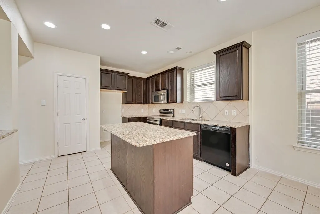 Single Family Residence For Rent in Collin County , 10516 Bolivar Drive, Mc Kinney, Texas 75072, 4 Bedroom, 3 Bathroom, 2 Garage spaces, 2,746 Sqft, built in 2009, mls#21347328, Real Estate Agent in Mc Kinney, Homes For Rent in Collin county, Homes For Rent in Mc Kinney, Realtor in Mc Kinney Texas, Real Estate Brokerage Independent Realty Texas, Luminita Cordes Realtor
