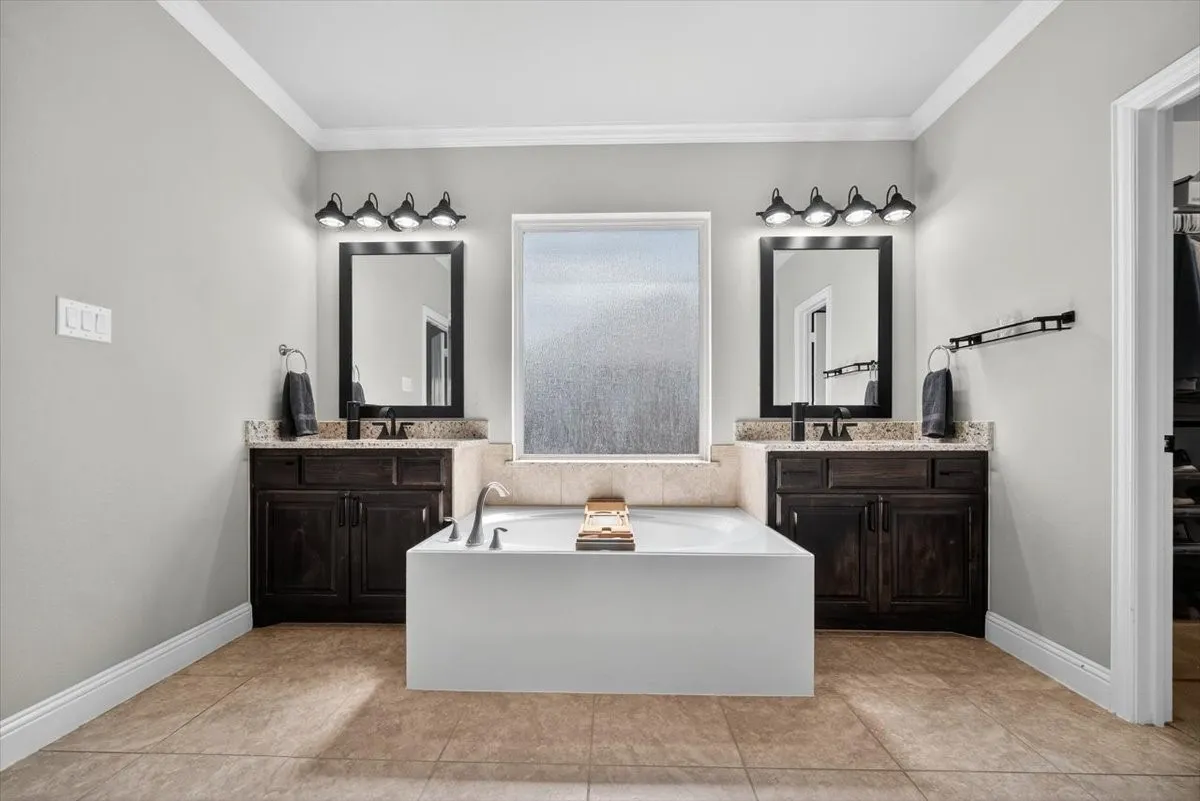 Single Family Residence For Sale in Collin County , 4250 Salado Creek Way, Celina, Texas 75078, 5 Bedroom, 5 Bathroom, 2 Garage spaces, 4,080 Sqft, built in 2016, mls#21347308, Real Estate Agent in Celina, Homes For Sale in Collin county, Homes For Sale in Celina, Realtor in Celina Texas, Real Estate Brokerage Independent Realty Texas, Luminita Cordes Realtor