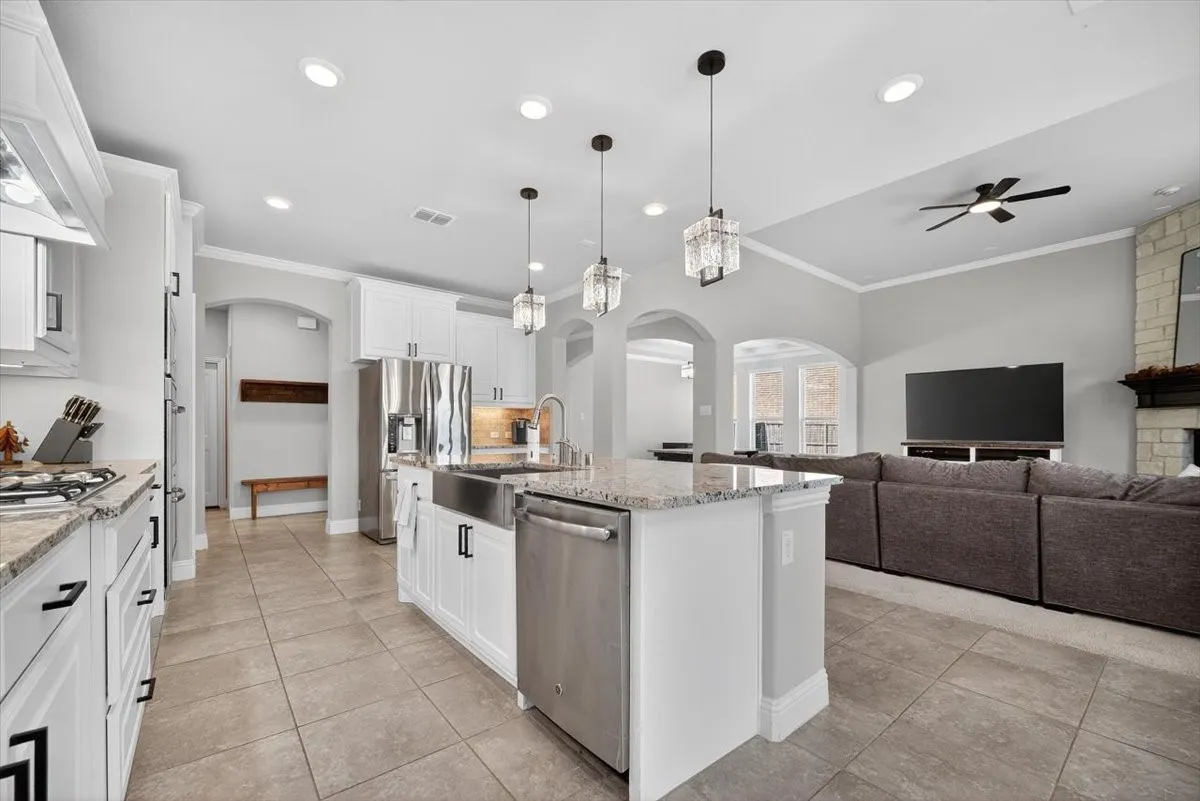 Single Family Residence For Sale in Collin County , 4250 Salado Creek Way, Celina, Texas 75078, 5 Bedroom, 5 Bathroom, 2 Garage spaces, 4,080 Sqft, built in 2016, mls#21347308, Real Estate Agent in Celina, Homes For Sale in Collin county, Homes For Sale in Celina, Realtor in Celina Texas, Real Estate Brokerage Independent Realty Texas, Luminita Cordes Realtor