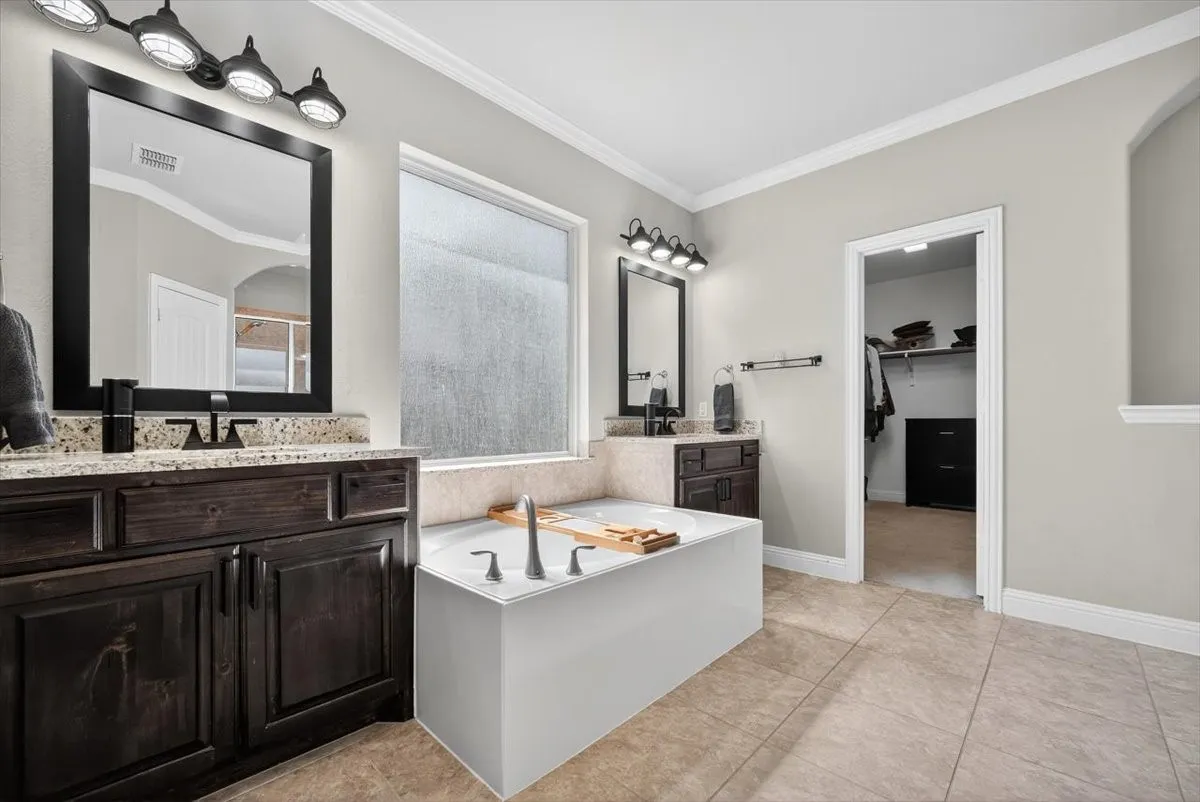 Single Family Residence For Sale in Collin County , 4250 Salado Creek Way, Celina, Texas 75078, 5 Bedroom, 5 Bathroom, 2 Garage spaces, 4,080 Sqft, built in 2016, mls#21347308, Real Estate Agent in Celina, Homes For Sale in Collin county, Homes For Sale in Celina, Realtor in Celina Texas, Real Estate Brokerage Independent Realty Texas, Luminita Cordes Realtor