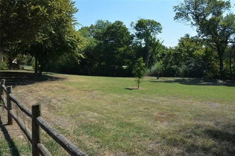 Duplex For Rent in Tarrant County , 216 E Denton Drive, Euless, Texas 76039, 3 Bedroom, 2 Bathroom, Garage spaces, 1,244 Sqft, built in 1982, Price $1,900, mls#21347356, Real Estate Agent in Euless, Homes For Rent in Tarrant county, Homes For Rent in Euless, Realtor in Euless Texas, Real Estate Brokerage Independent Realty Texas, Luminita Cordes Realtor