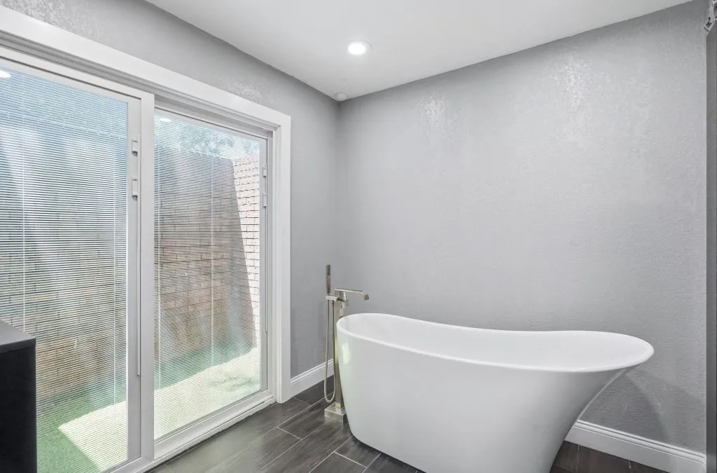 Single Family Residence For Sale in Tarrant County , 408 Arcadia Street, Hurst, Texas 76053, 3 Bedroom, 4 Bathroom, 3 Garage spaces, 3,911 Sqft, built in 1976, mls#21347334, Real Estate Agent in Hurst, Homes For Sale in Tarrant county, Homes For Sale in Hurst, Realtor in Hurst Texas, Real Estate Brokerage Independent Realty Texas, Luminita Cordes Realtor