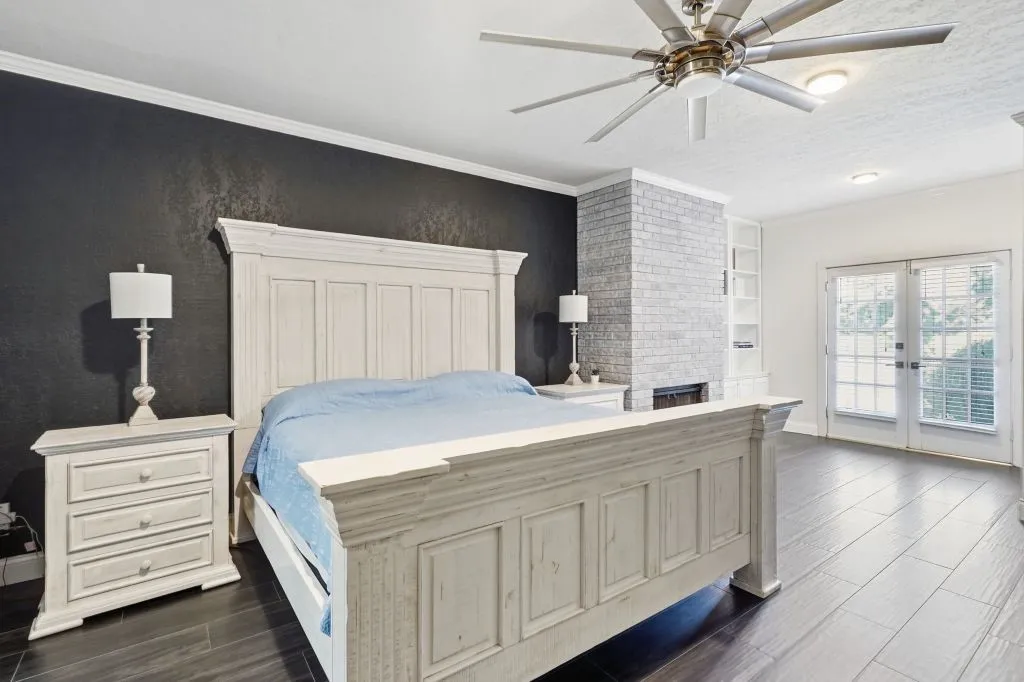 Single Family Residence For Sale in Tarrant County , 408 Arcadia Street, Hurst, Texas 76053, 3 Bedroom, 4 Bathroom, 3 Garage spaces, 3,911 Sqft, built in 1976, mls#21347334, Real Estate Agent in Hurst, Homes For Sale in Tarrant county, Homes For Sale in Hurst, Realtor in Hurst Texas, Real Estate Brokerage Independent Realty Texas, Luminita Cordes Realtor